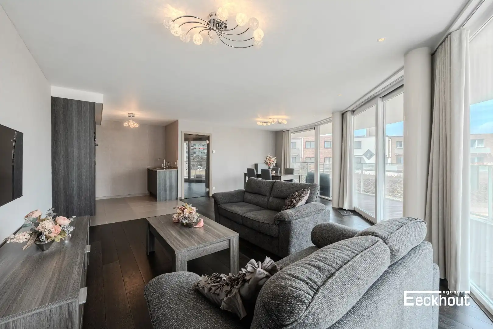 Instapklaar & modern appartement met zonneterras en garagebox! foto 4