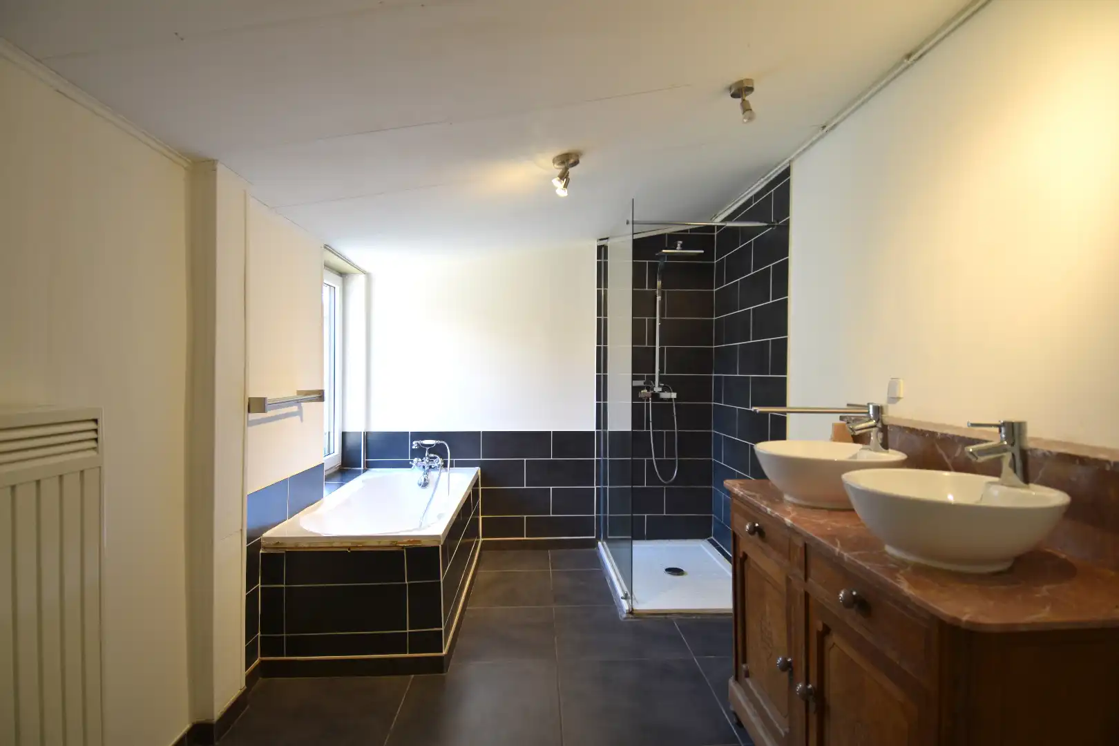 Ruime halfopen bebouwing met 4 slaapkamers, tuin, uitweg en garage te Rollegem foto 12