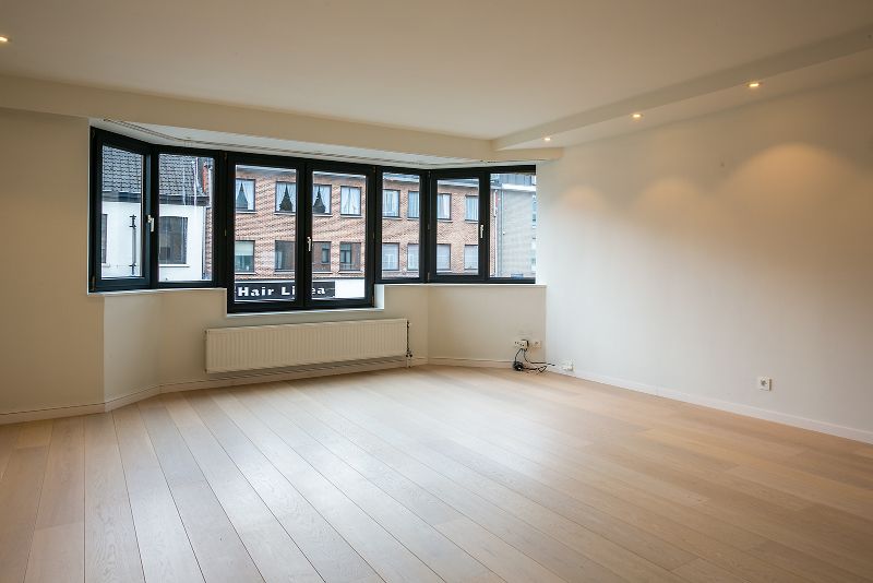 Ruim luxueus 2 slpk. appartement, groot terras, P, hartje Schilde! foto 8