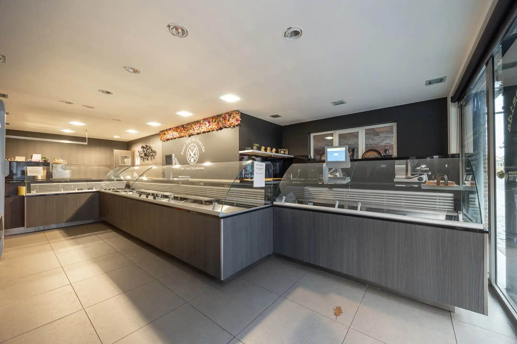 Modern handelsgelijkvloers in het centrum van Lint (115m²) foto 3