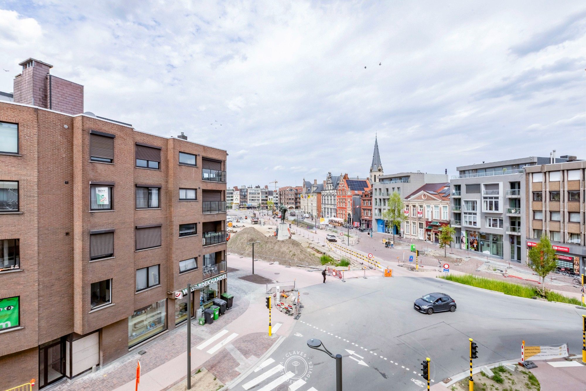 Topgelegen 3 slpk appartement met meerdere terrassen en zicht op de Grote Markt foto {{pictureIndex}}