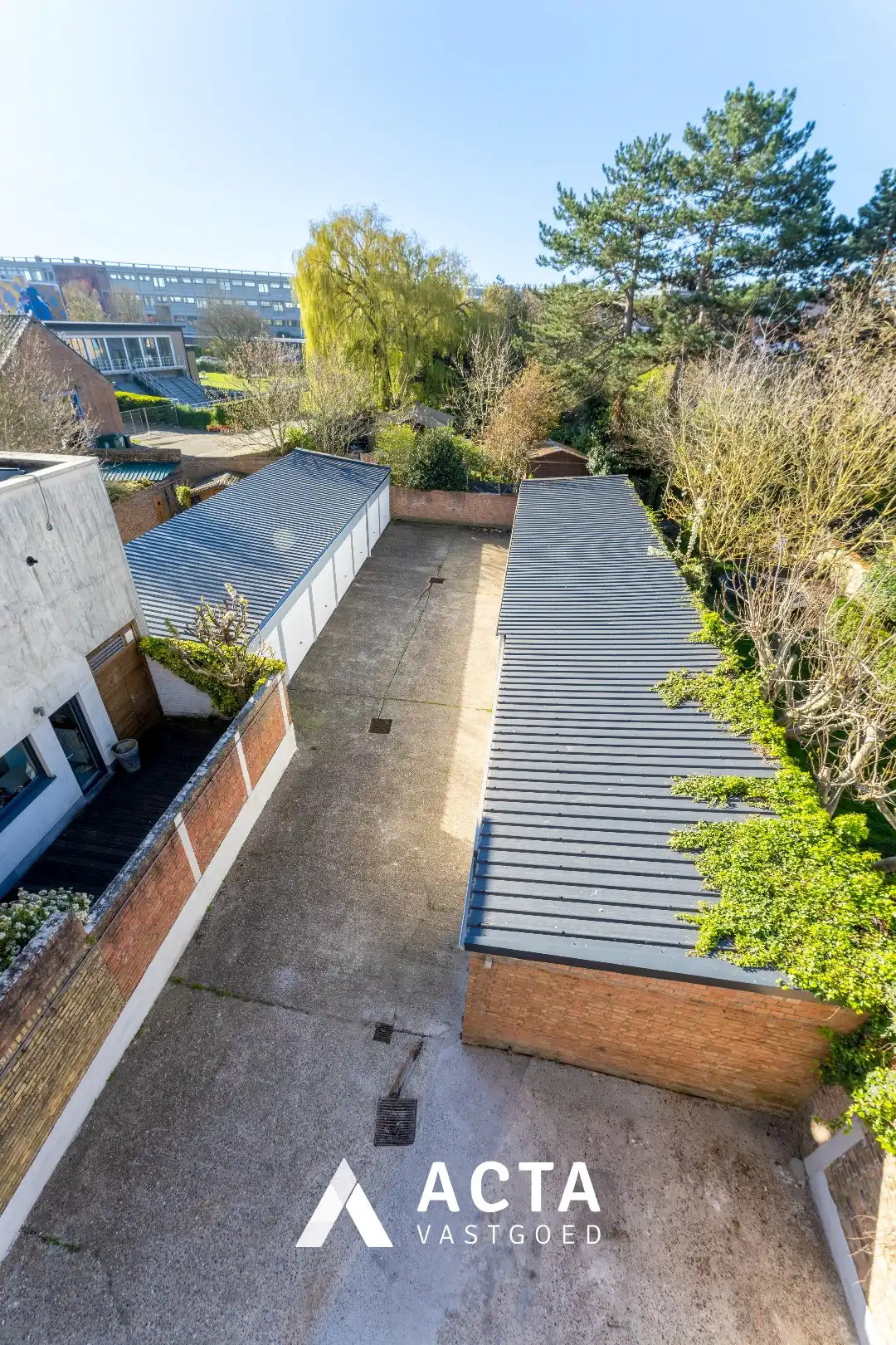 Garagecomplex met garageboxen en standplaats foto 3