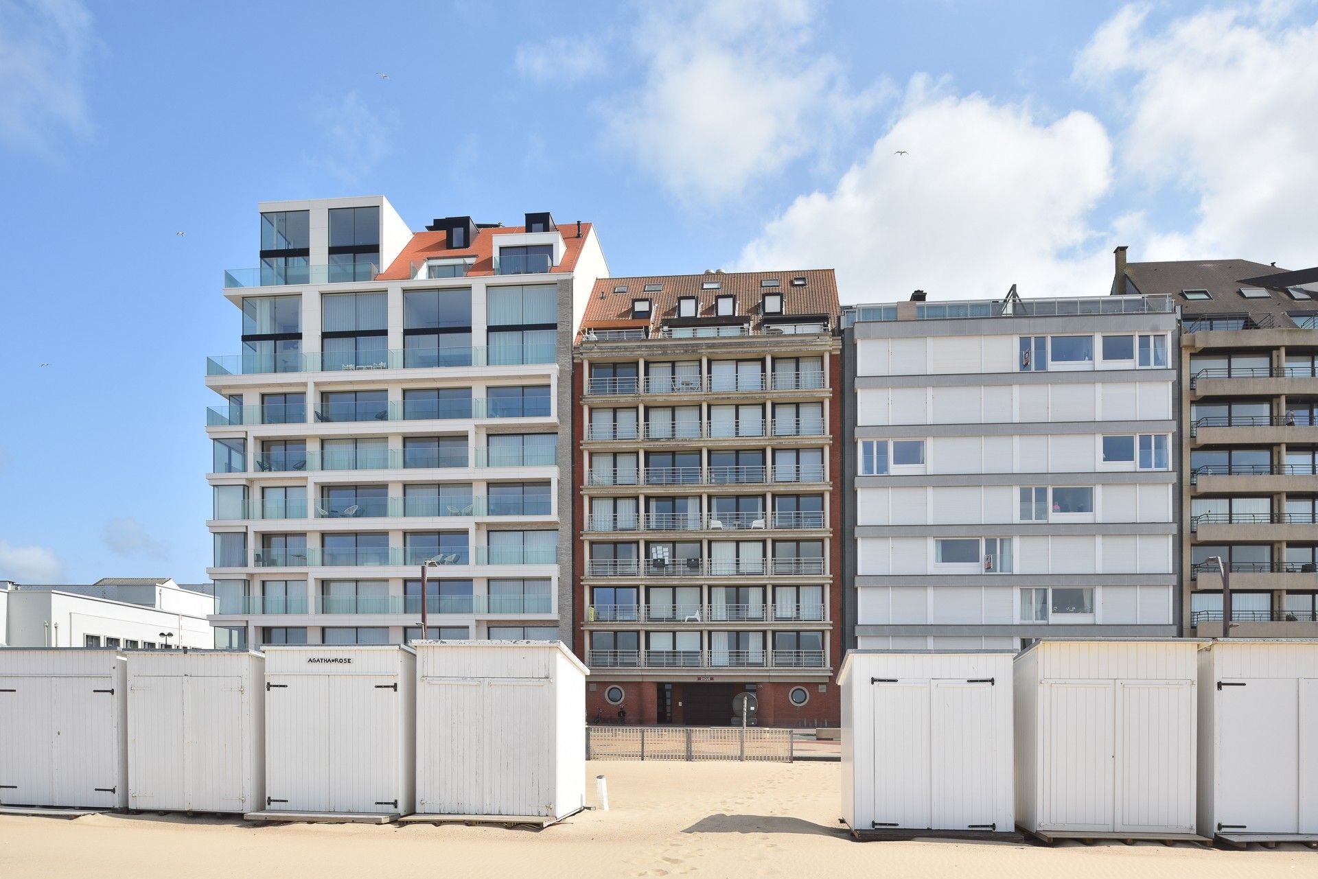 Gerenoveerd appartement met frontaal zeezicht foto 19