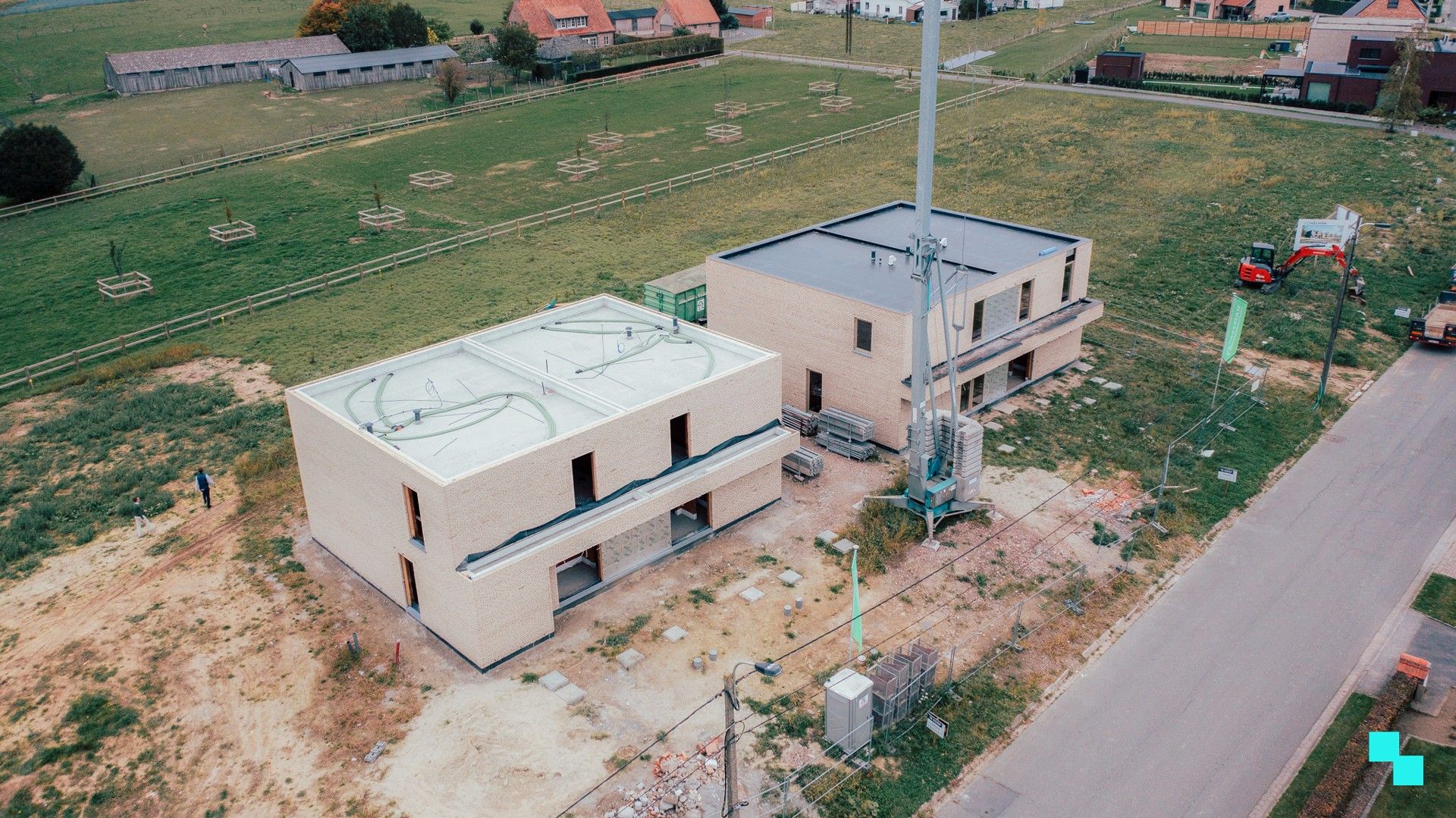 Halfopen nieuwbouwwoning met landelijke verzichten foto {{pictureIndex}}