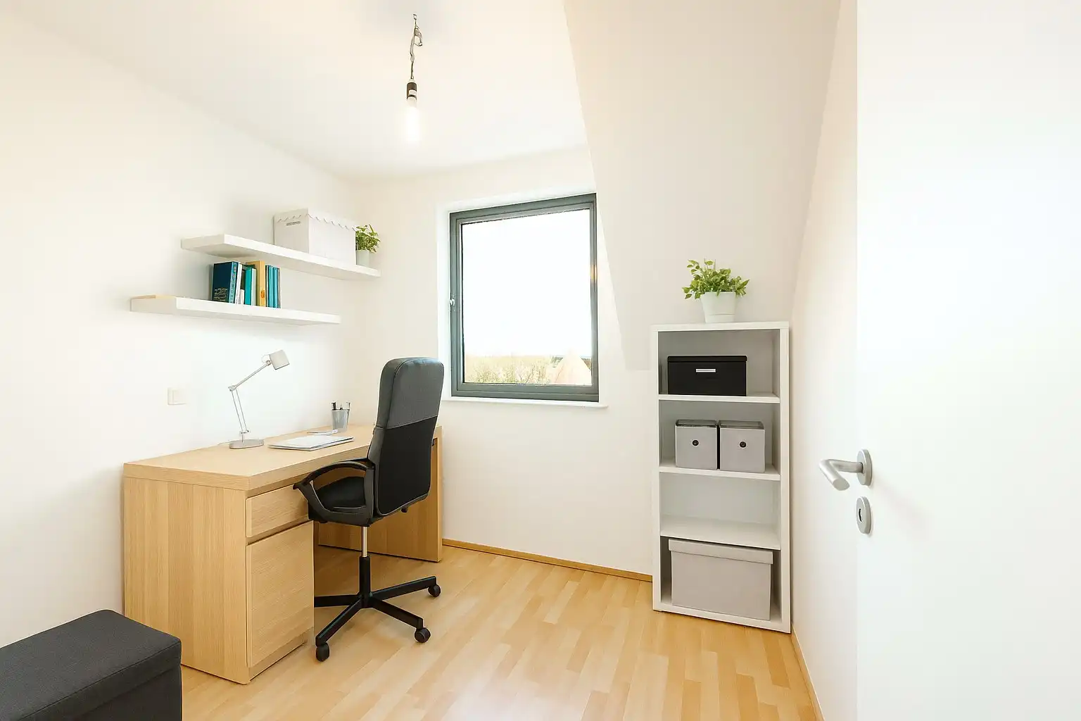 INSTAPKLAAR APPARTEMENT (146 m²) MET 3 SLPKS | STAANPLAATS + BERGING foto 8