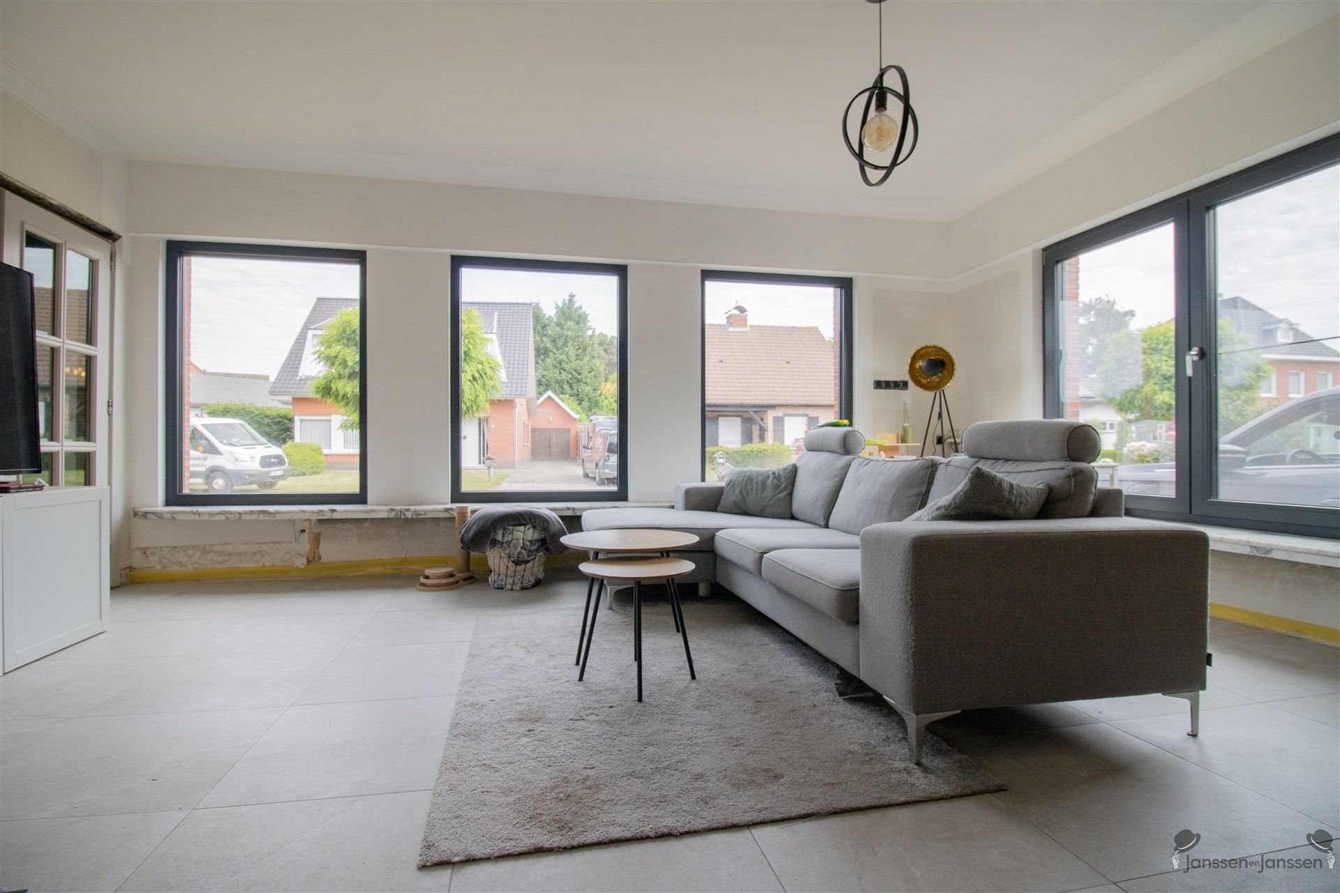 Verder af te werken, deels gerenoveerde vrijstaande woning met 3 slaapkamers op 632 m² foto 2