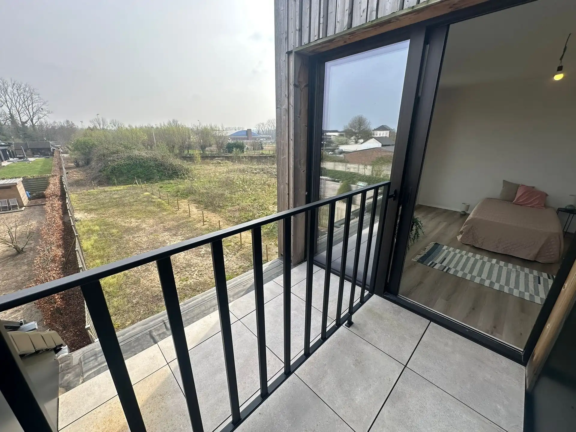 Nieuwbouw bel-étage woning met zuidgericht terras en tuin foto 19