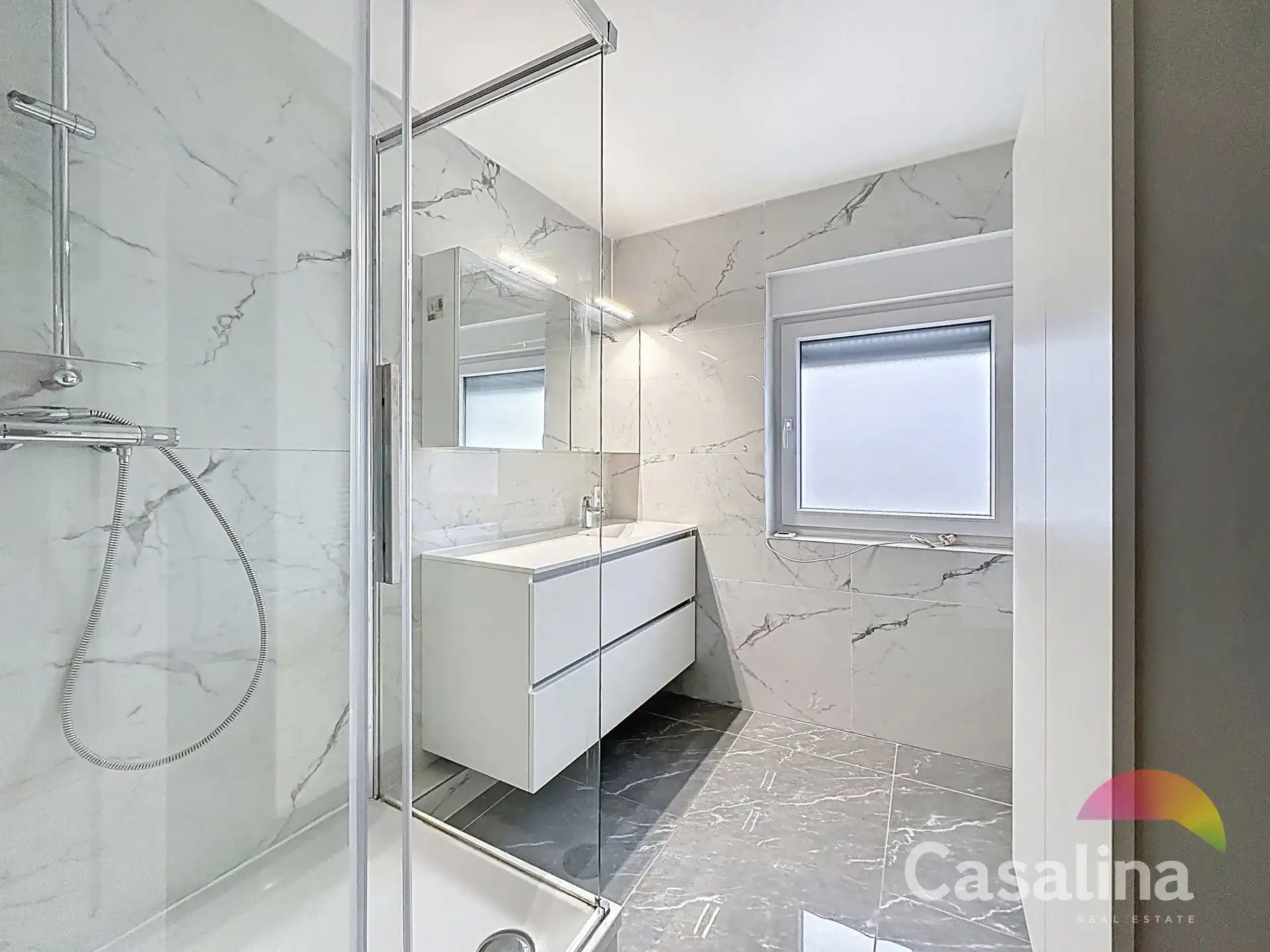 Woning met 3 slaapkamers + bureau van 133 m² met tuin foto 11