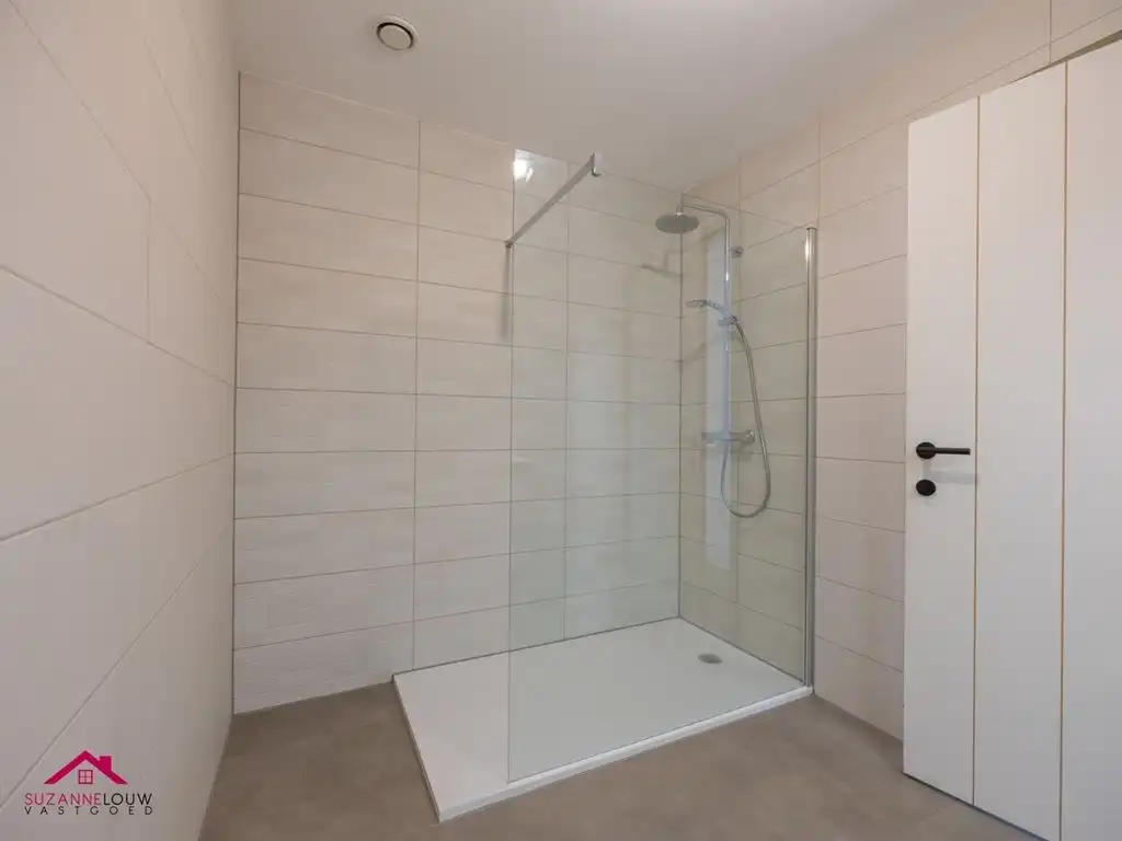 Gelijkvloers appartement met ruim terras foto 17