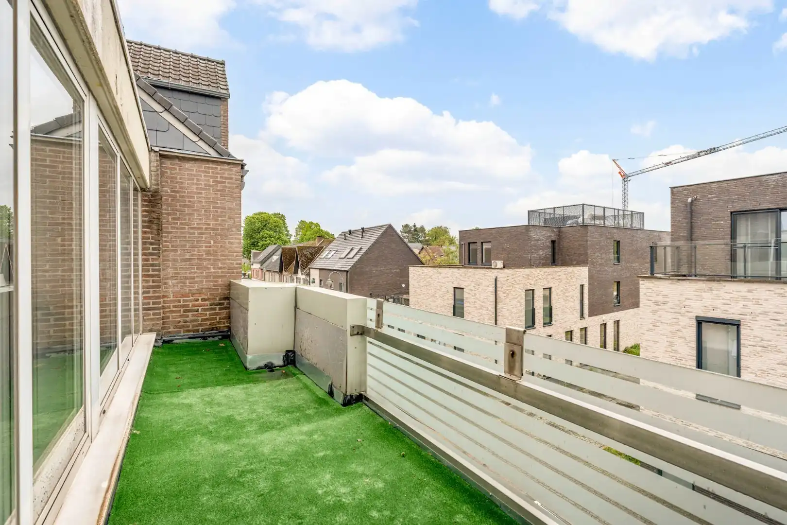 Comfortabel, zeer ruim appartement met 4 slaapkamers, terras en garage in het centrum van Neeroeteren!  foto 33