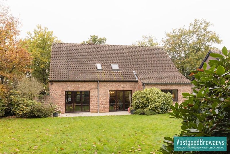 Centraal gelegen statige villa met 4 slaapkamers foto 21