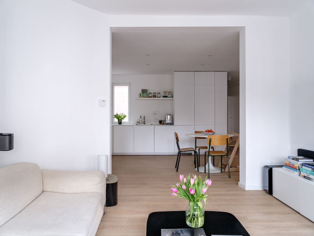 Stijlvol en lichtrijk 2-slaapkamer appartement met terras op wandelafstand van het historisch centrum. foto 6