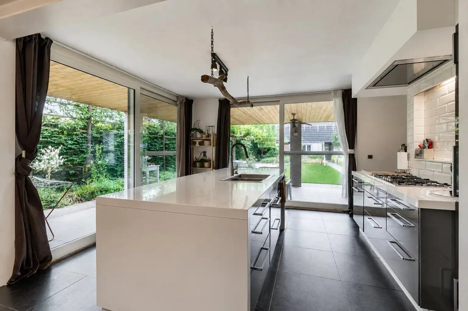 Ruime gezinswoning met 4 slaapkamers te Stal foto 6