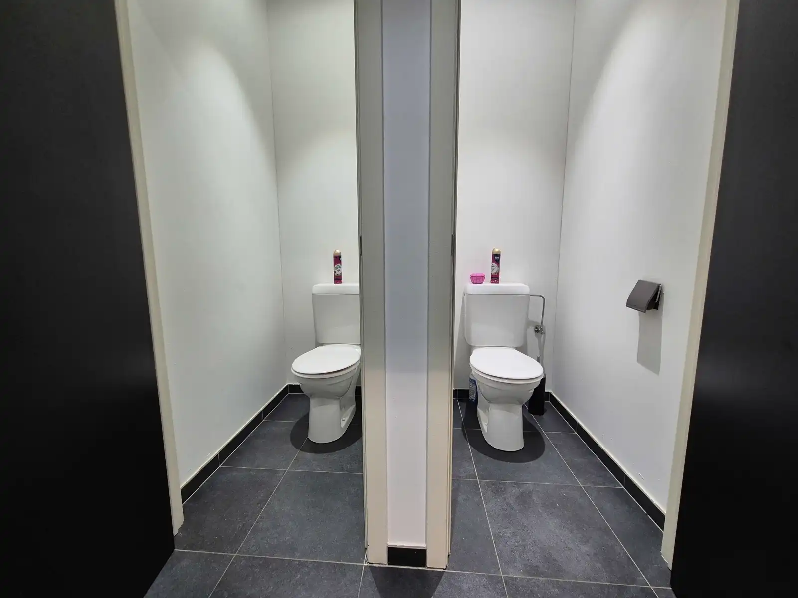 Magazijn 1030m² met  laadkade en 154m² kantoor op topligging foto 17