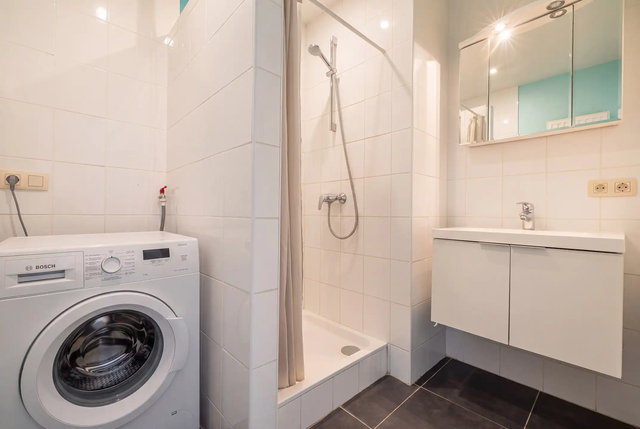 Gerenoveerd appartement met 2 slpkamers van ± 92m² foto 4