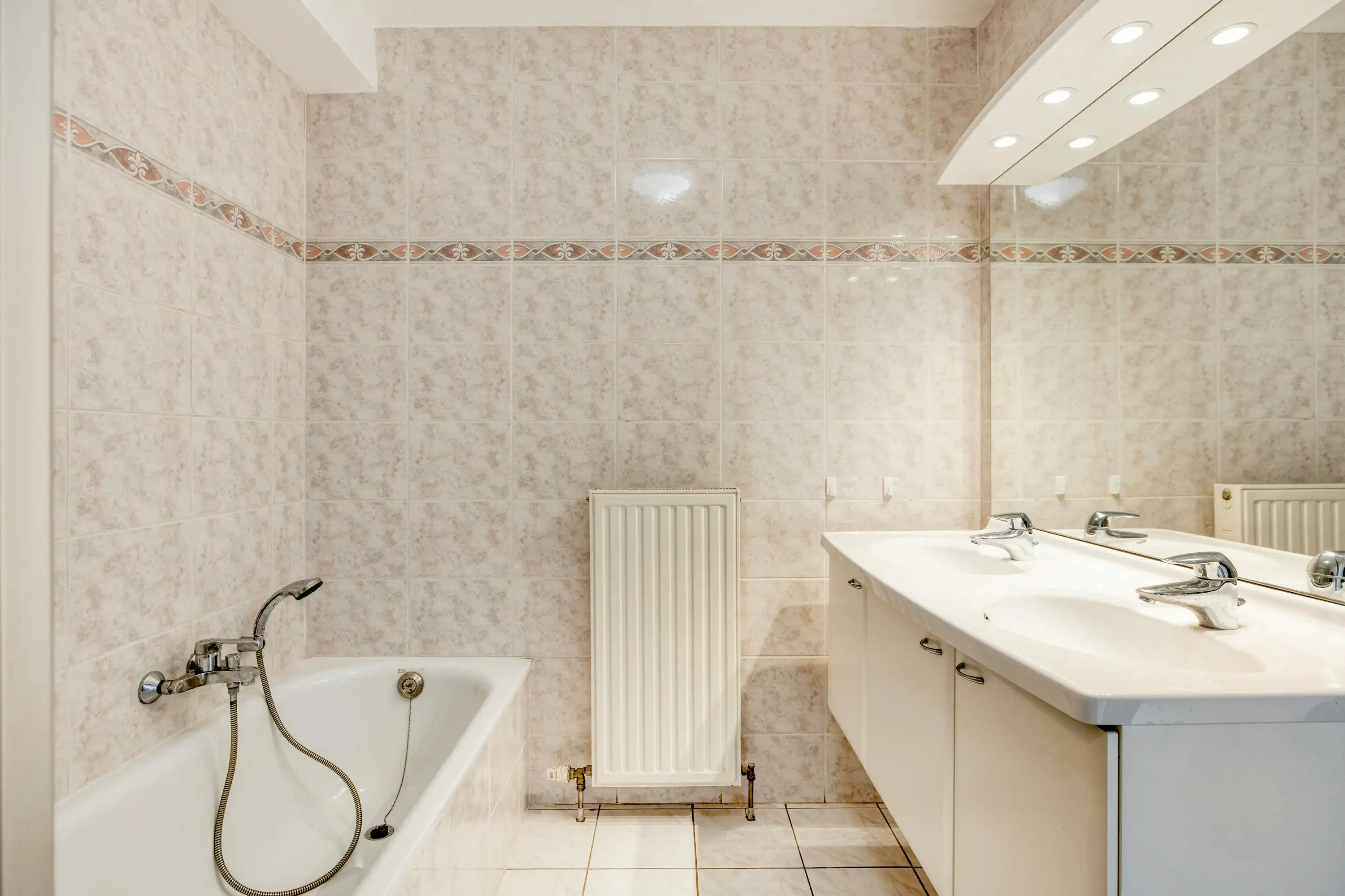 Ruim appartement (104m²) met twee slaapkamers te koop! foto 10