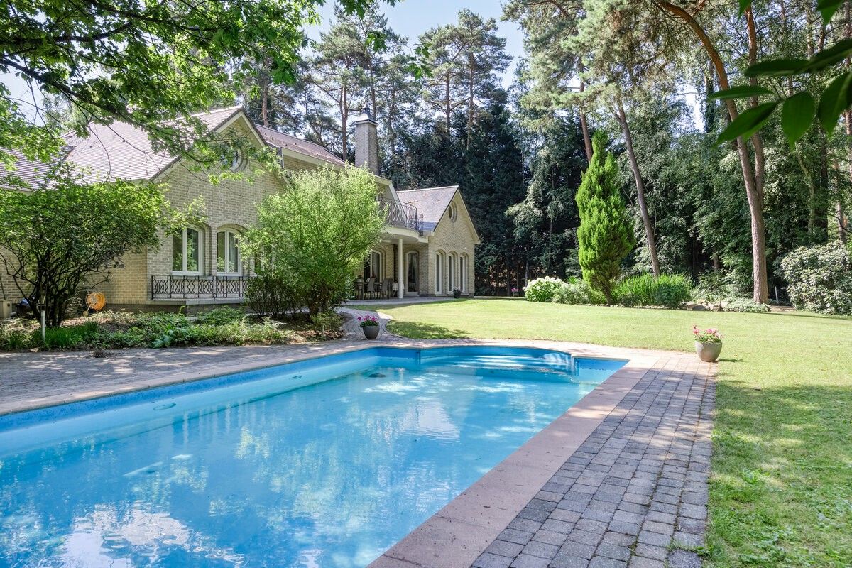 Exclusieve, royale villa in prestigieuze villawijk te Maasmechelen foto 4