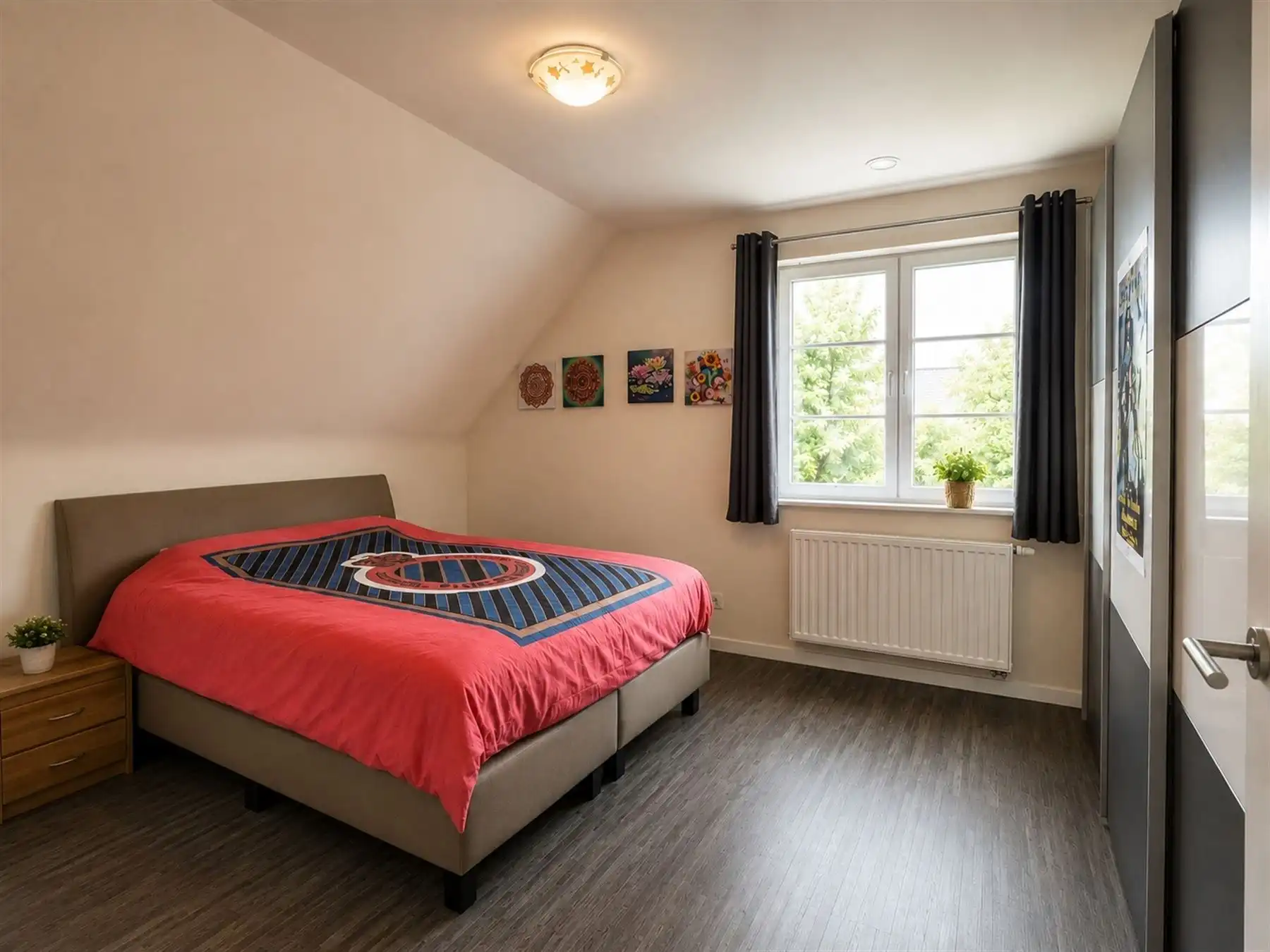 Recente woning met drie ruime slaapkamers en garage foto 12