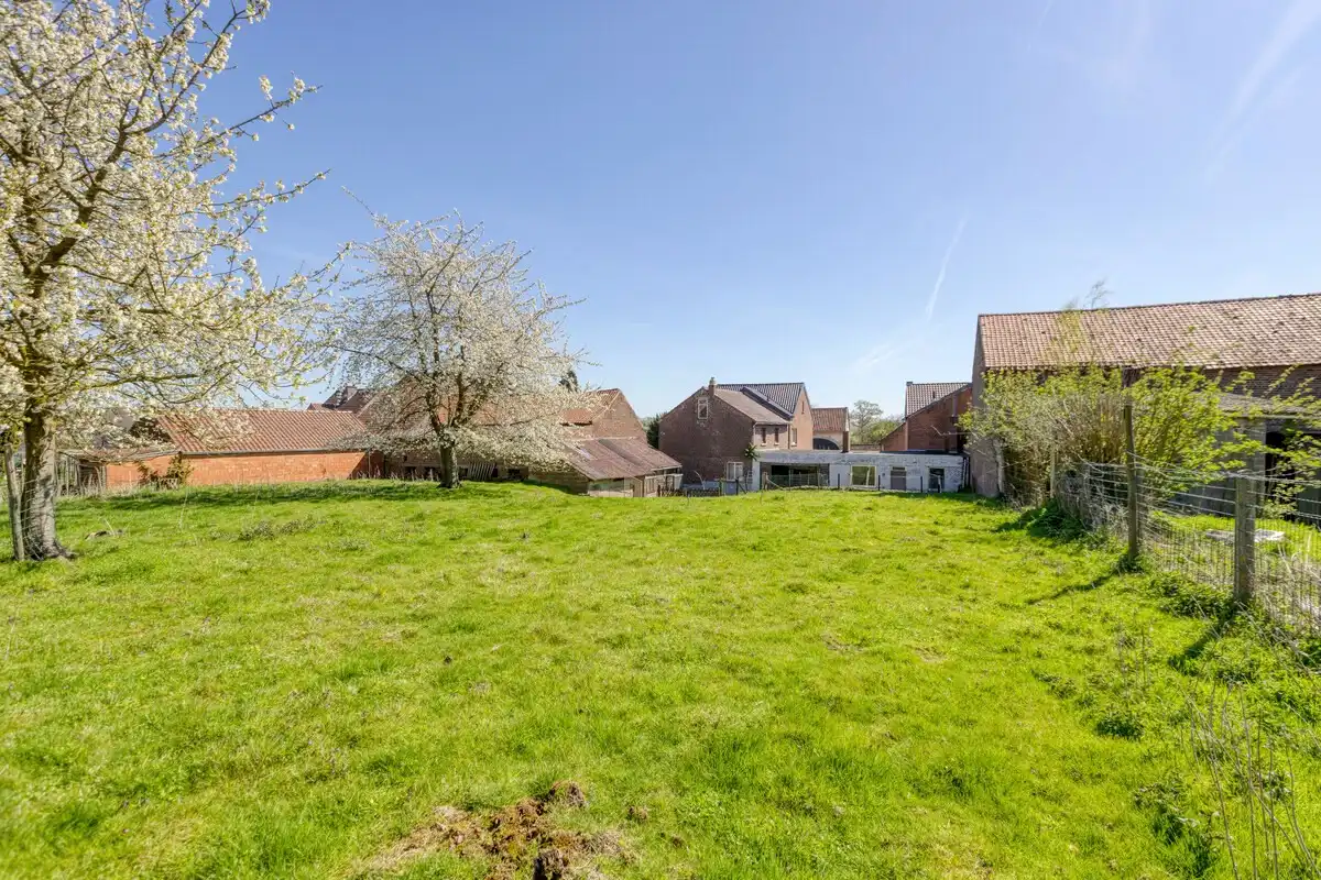 Te renoveren woning met veel potentieel op rustige ligging foto 18