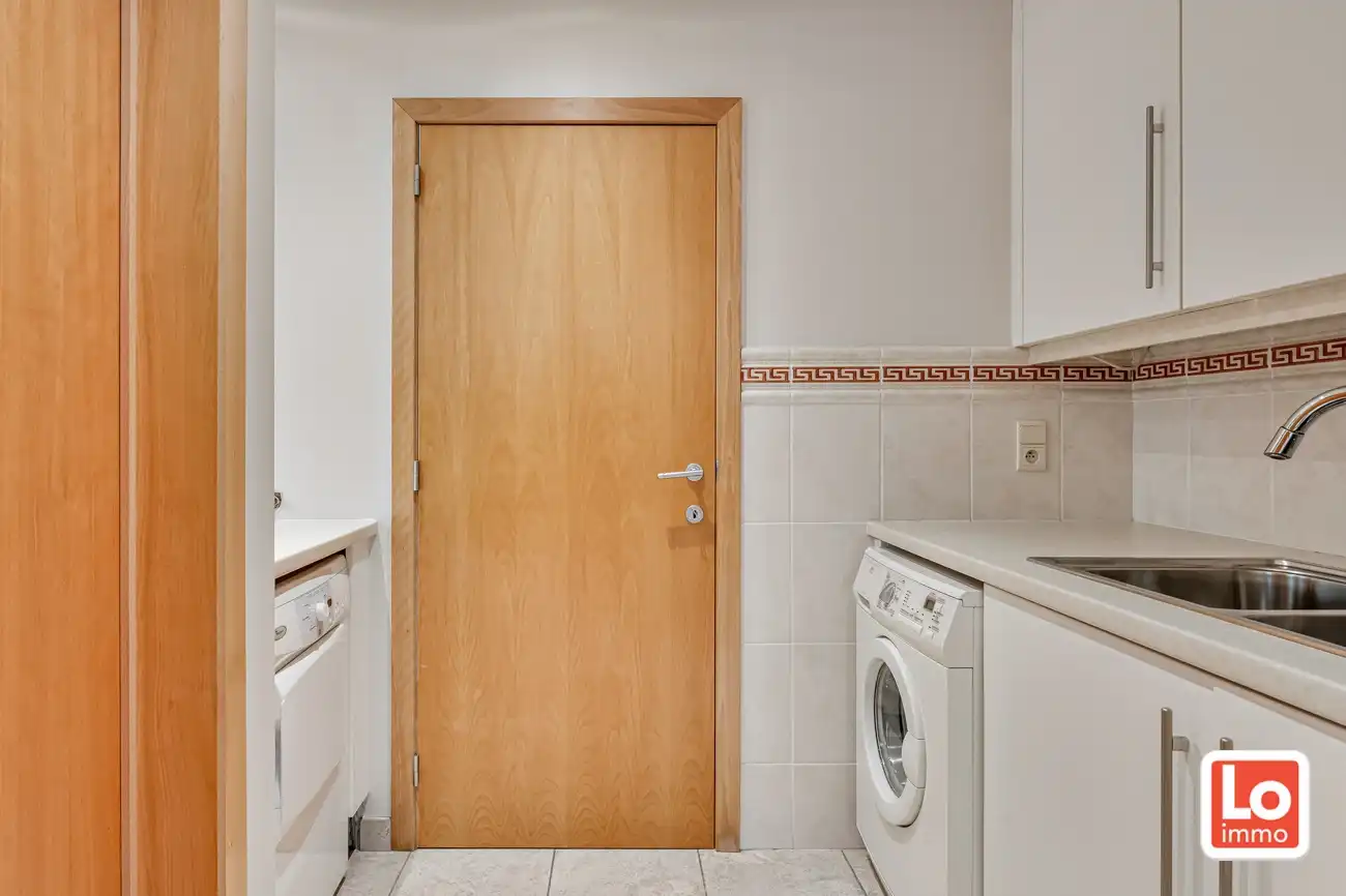 Instap klare open woning met inpandige dubbele garage én zwembad op een rustige locatie nabij het centrum van Zaffelare! foto 19