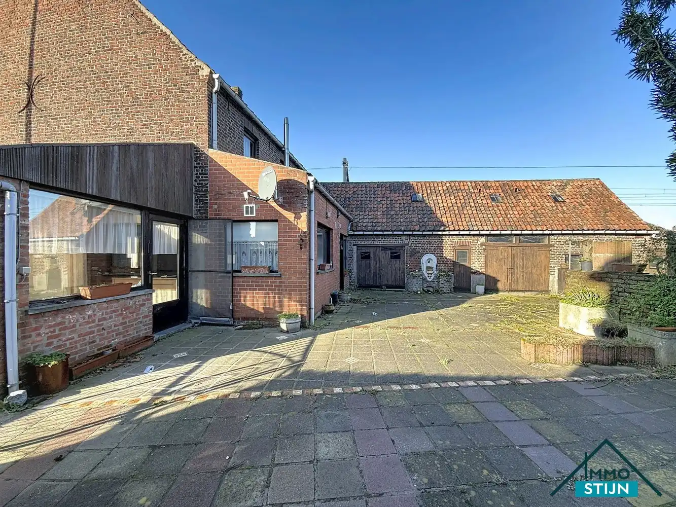 Ruime te renoveren woning met veel potentieel foto 19