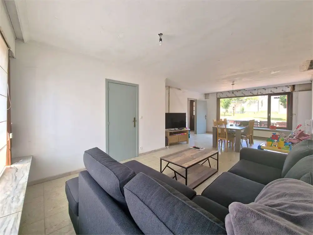Halfopen te renoveren woning nabij centrum Pittem op een perceel van 348m²! foto 4