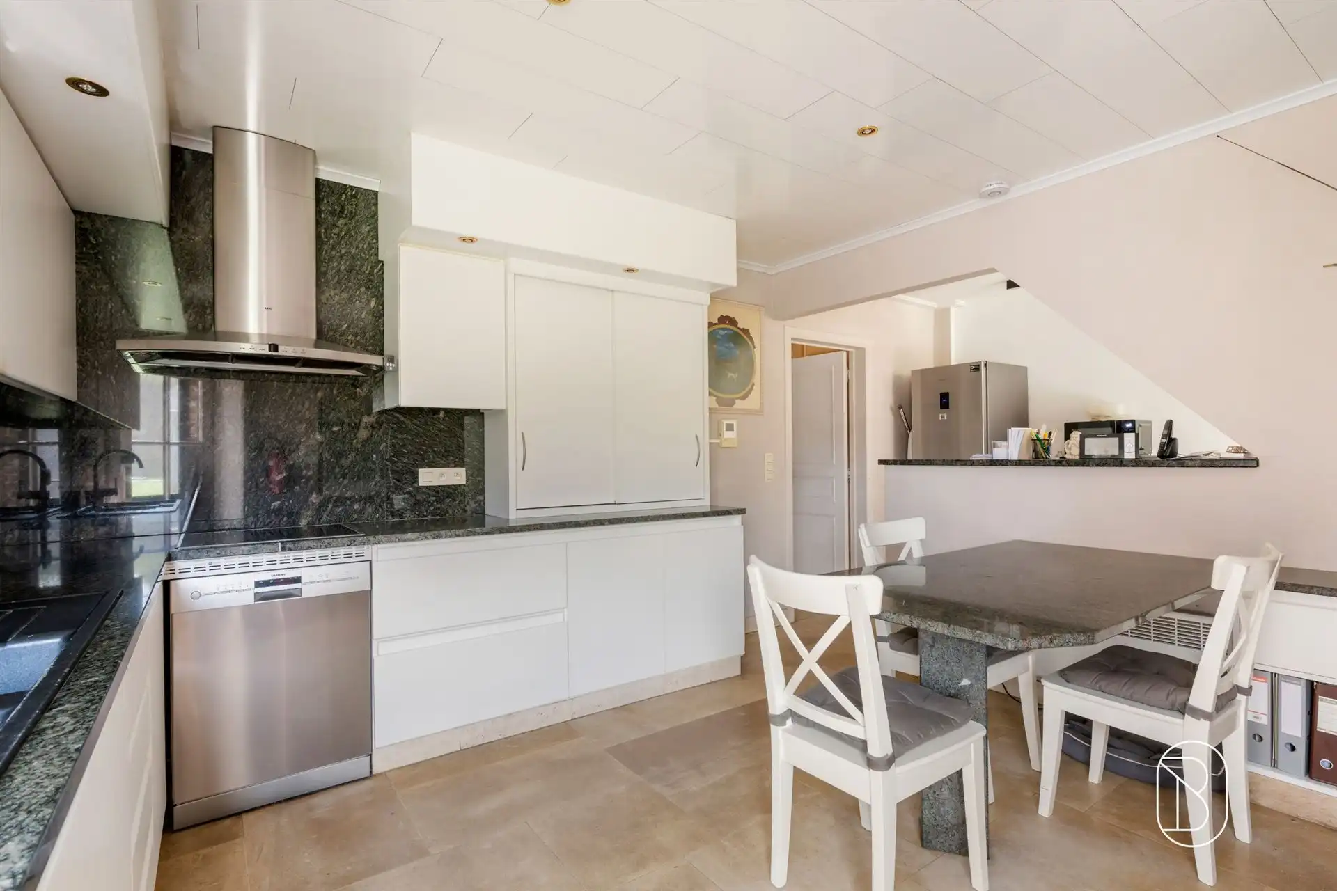 Goed draaiende broodjeszaak met ruim appartement in Vichte foto 12