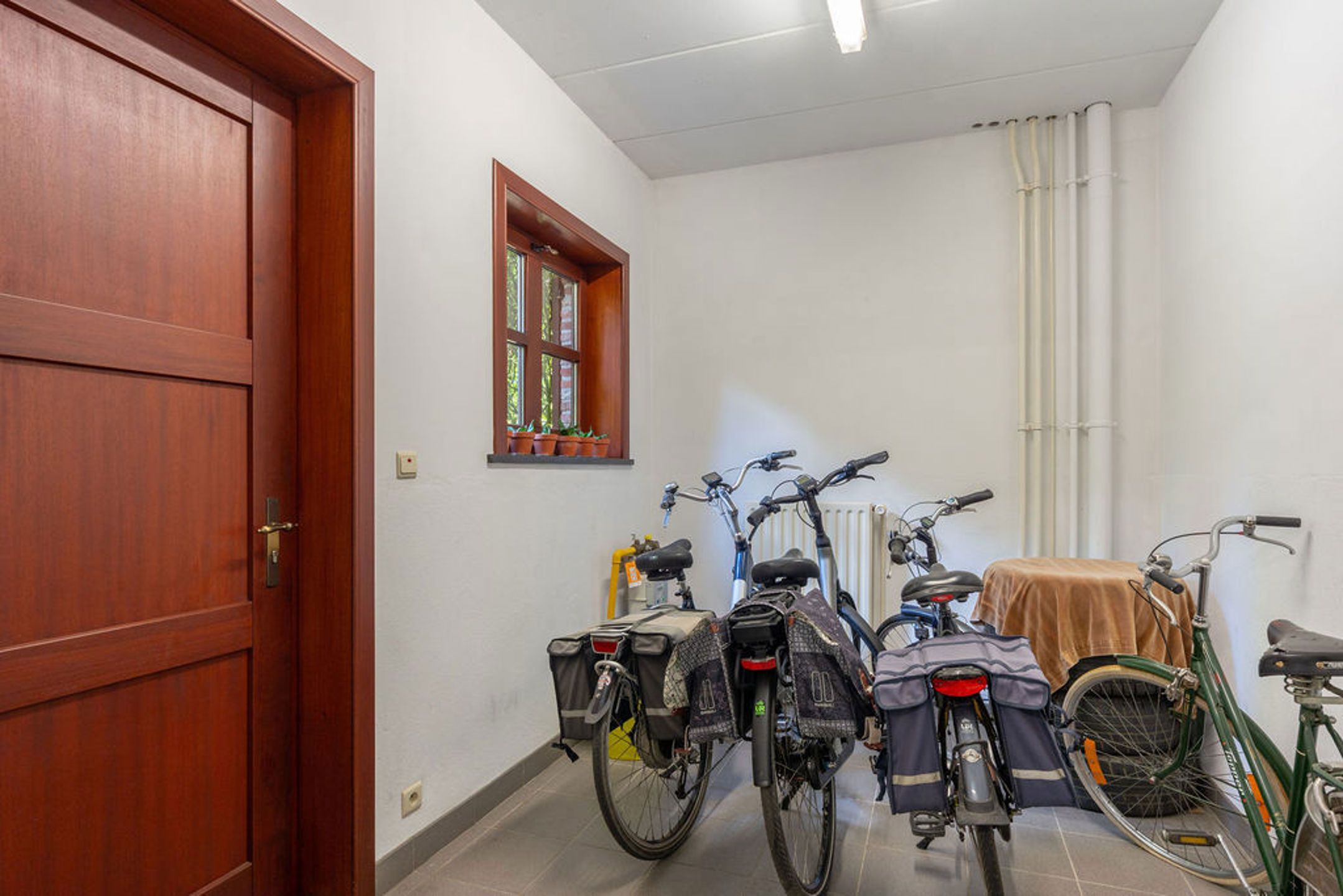 Ruime villa met 6 slpk op 2.295 m² grond met veel privacy foto 50