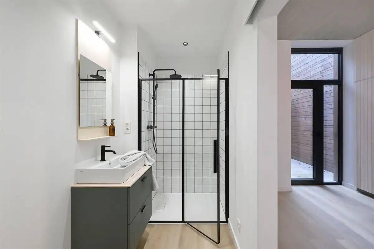 Top gerenoveerd gelijkvloersappartement foto 18