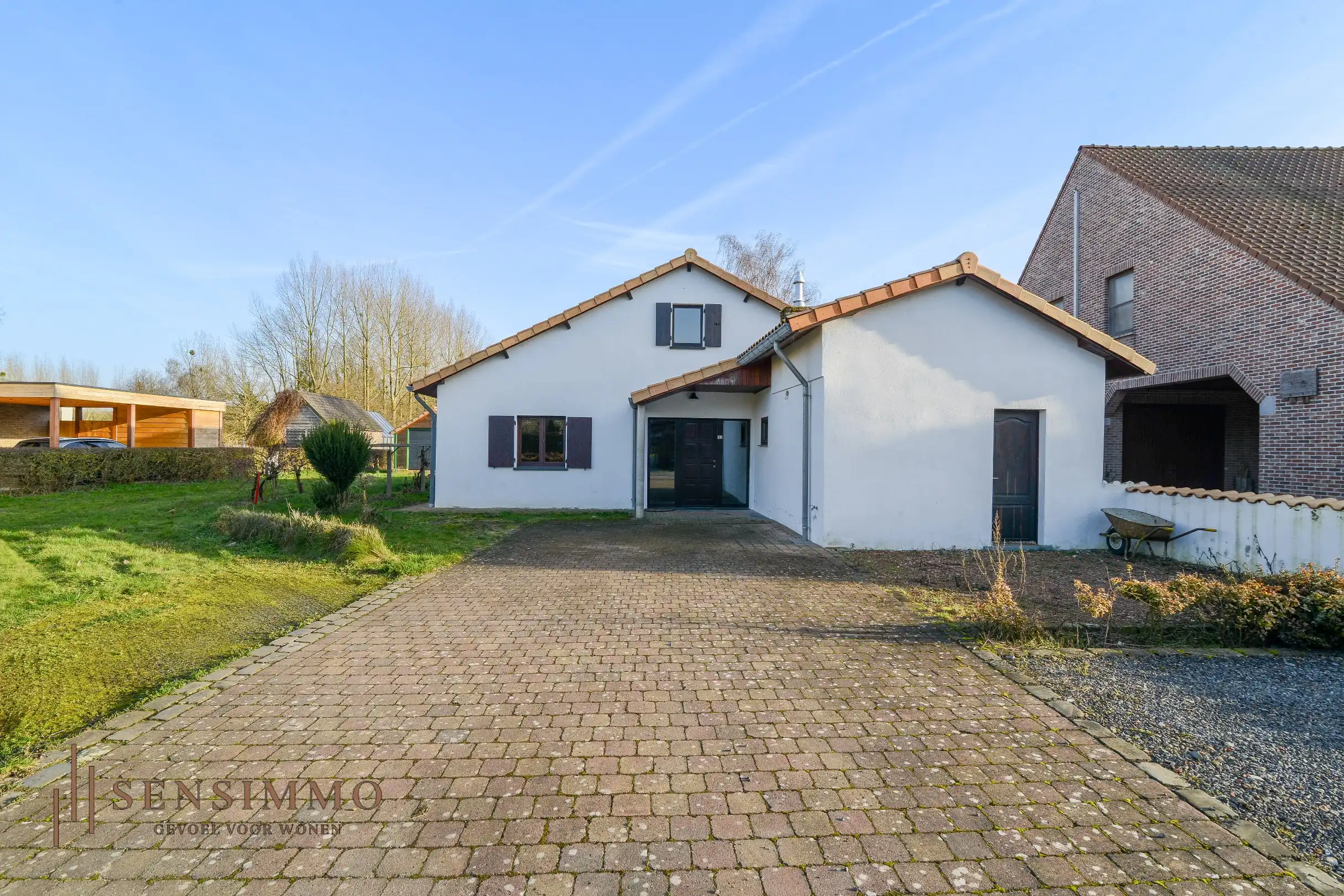 Woning met 3 slaapkamers op ruim perceel van 25a95ca foto 2