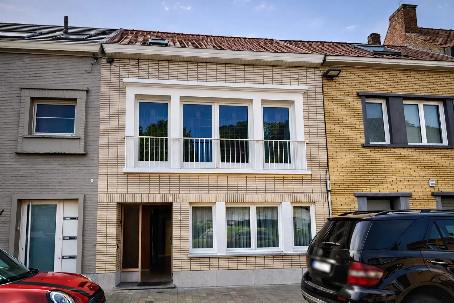 Ruime woning met 3 slaapkamers foto {{pictureIndex}}