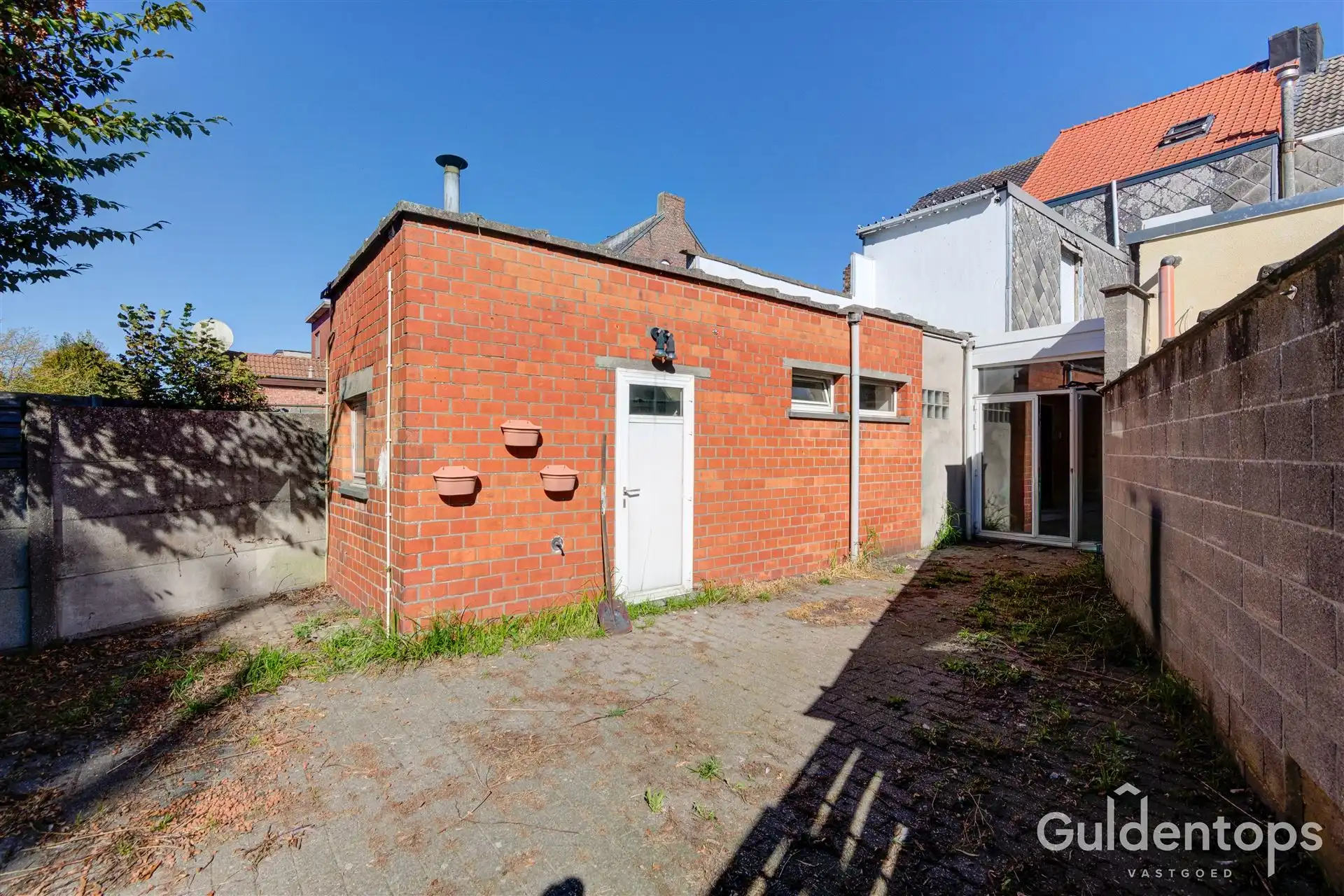 Te renoveren gezinswoning met 3 slaapkamers en grote tuin. foto 18