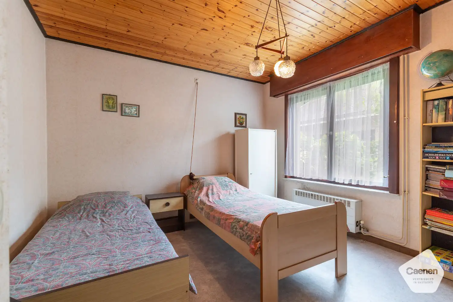 Te renoveren bungalow met 3 slaapkamers, garage en een prachtige tuin op een mooi perceel van 1000 m². foto 11