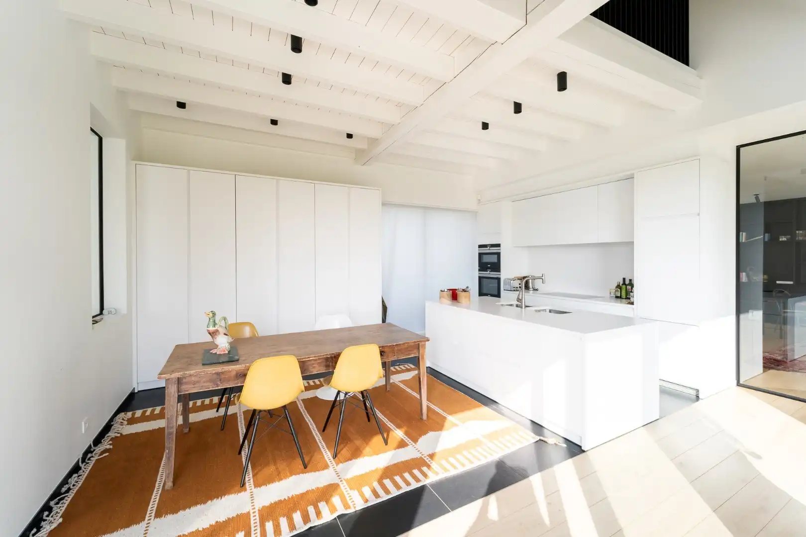 Prachtig gerenoveerde hoeve met panoramisch zicht over de polders foto 19