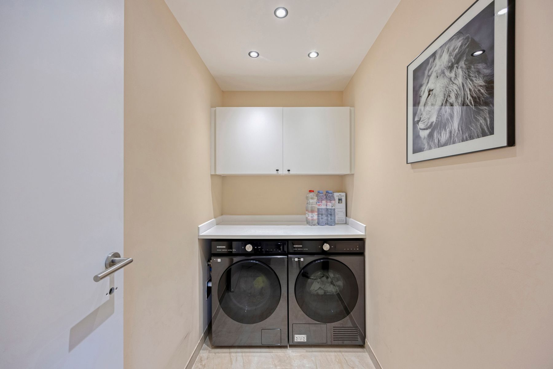 Ruim gerenoveerd 3-slaapkamer appartement op toplocatie !!! foto 9