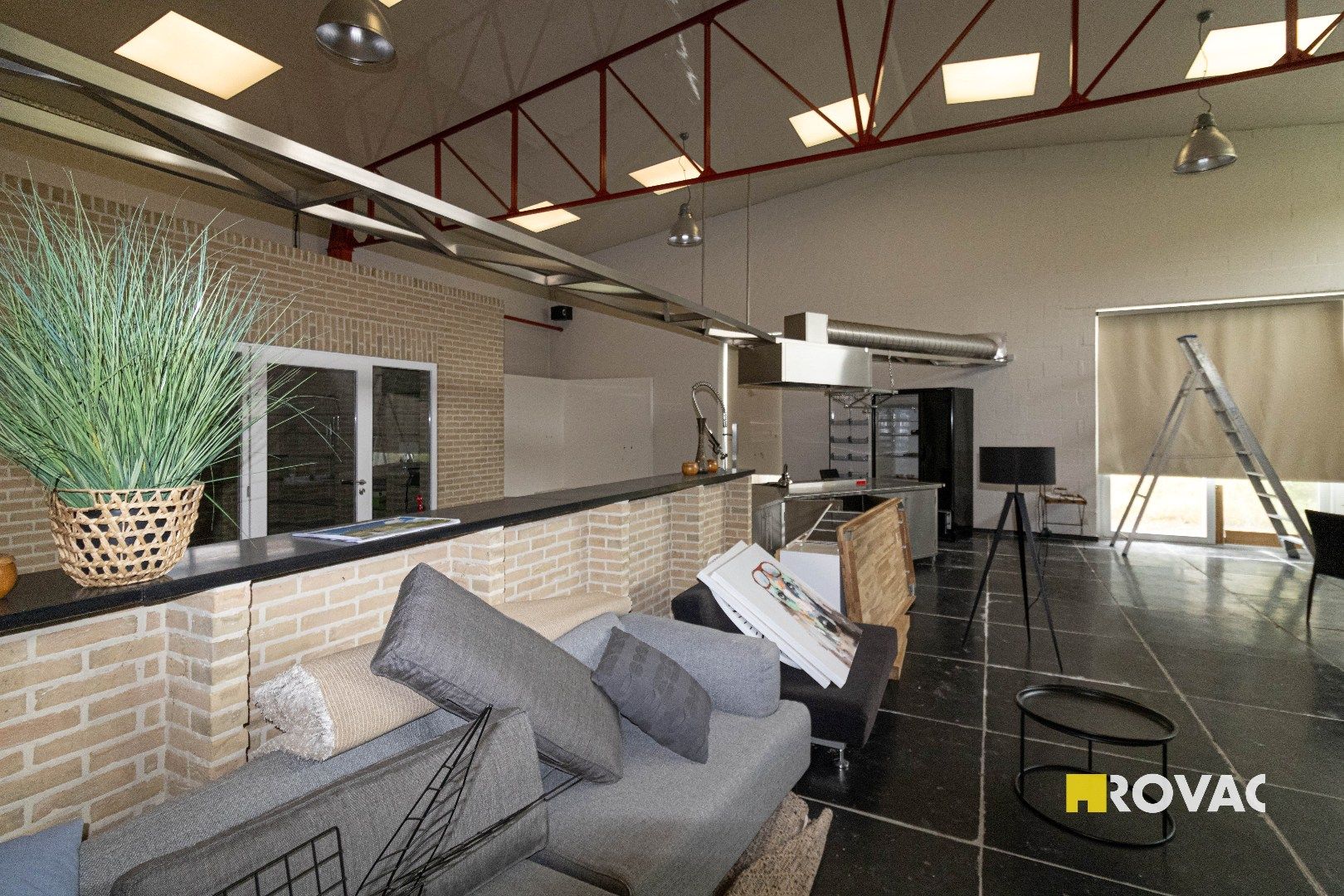 Ruime alleenstaande loftwoning met garage/opslagplaats foto 6