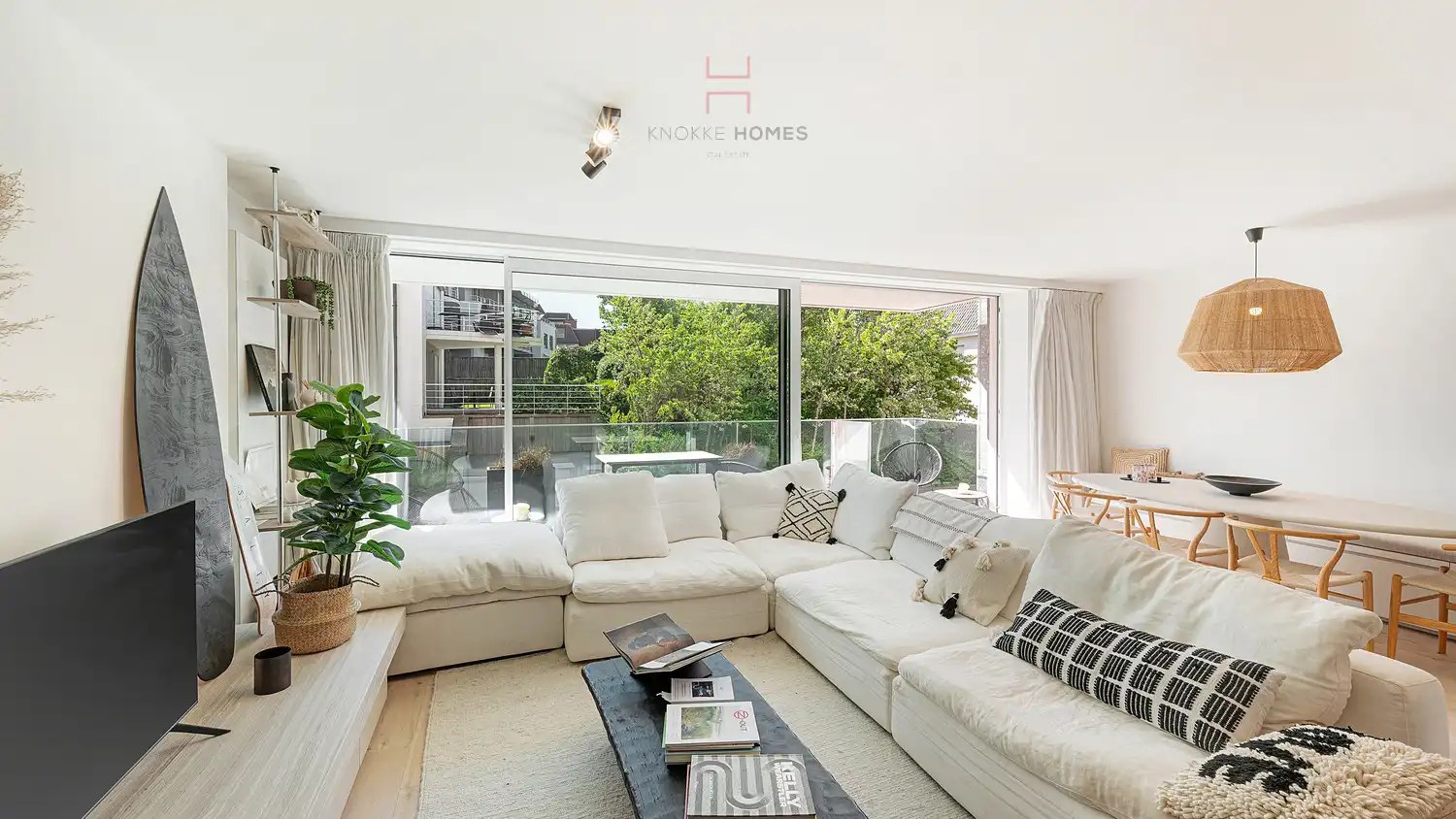 Bijzonder smaakvol ingericht luxe-appartement met ruim Zuidgericht terras vlakbij de zeedijk in Duinbergen foto 2
