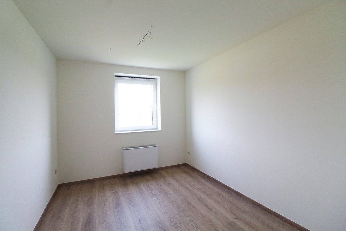 Volledig afgewerkte halfopen nieuwbouwwoning in Roeselare foto 8