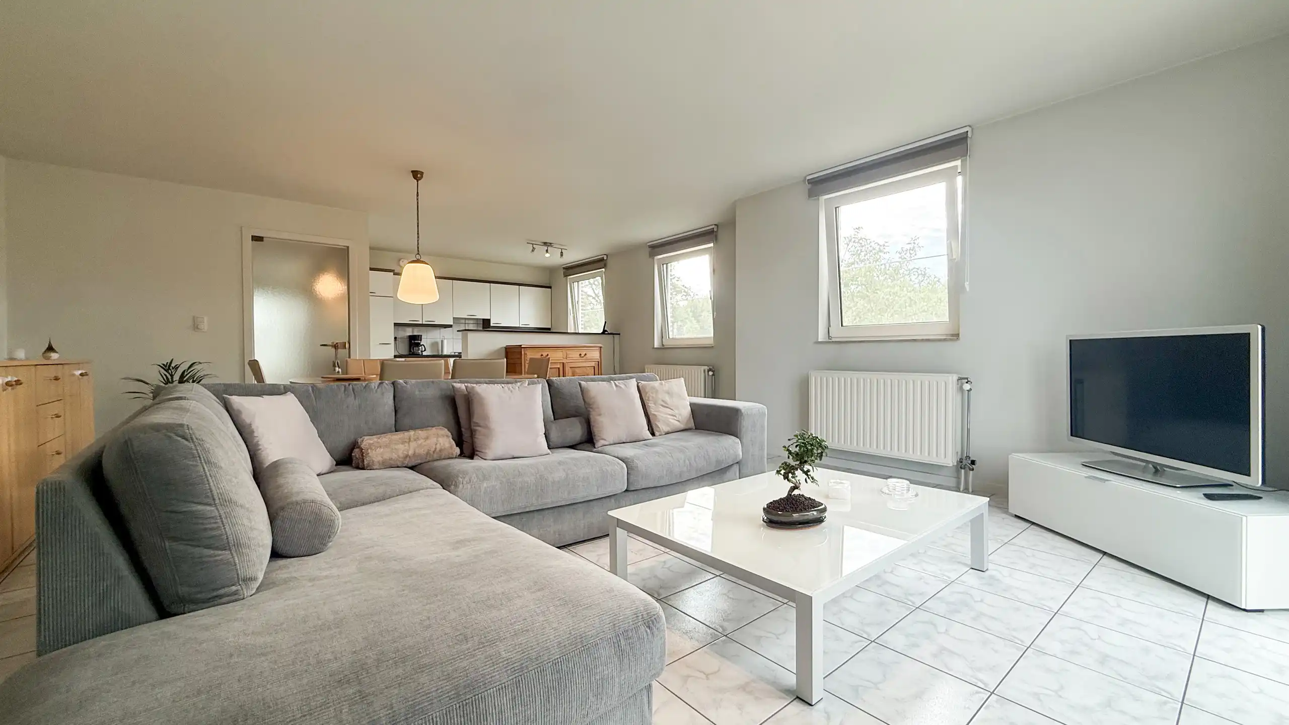 Ruim appartement op toplocatie met 2 slaapkamers! foto 2
