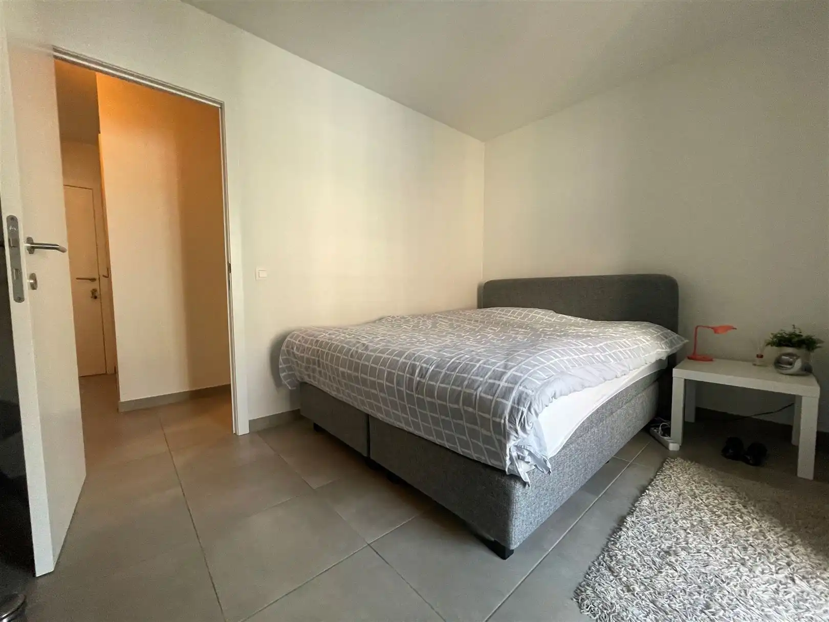 Centraal  gelegen appartement met autostaanplaats foto 4