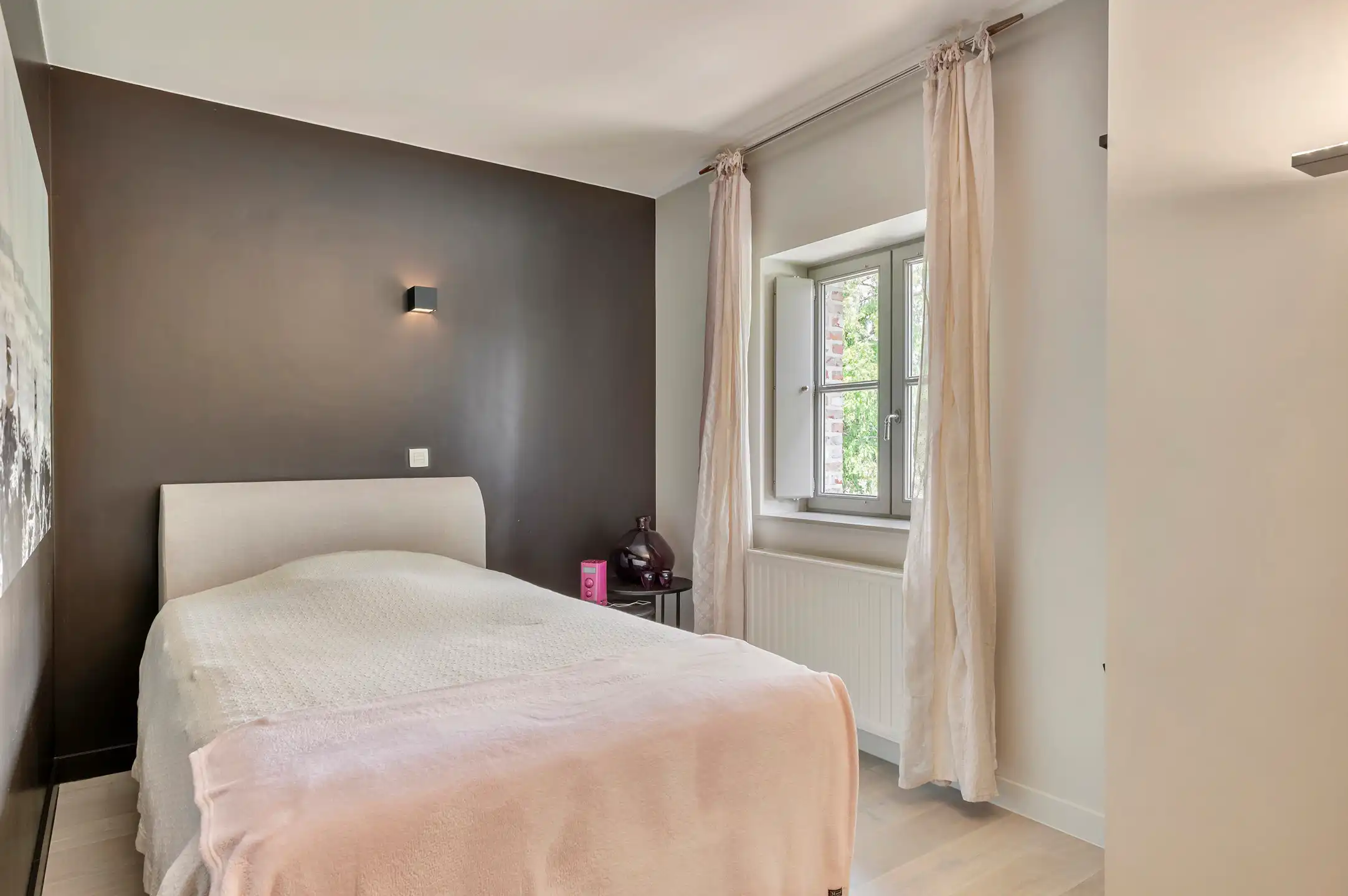Volledig gerenoveerde woning met 5 slaapkamers, zwembad en prachtig aangelegde tuin op 1.643 m². foto 16