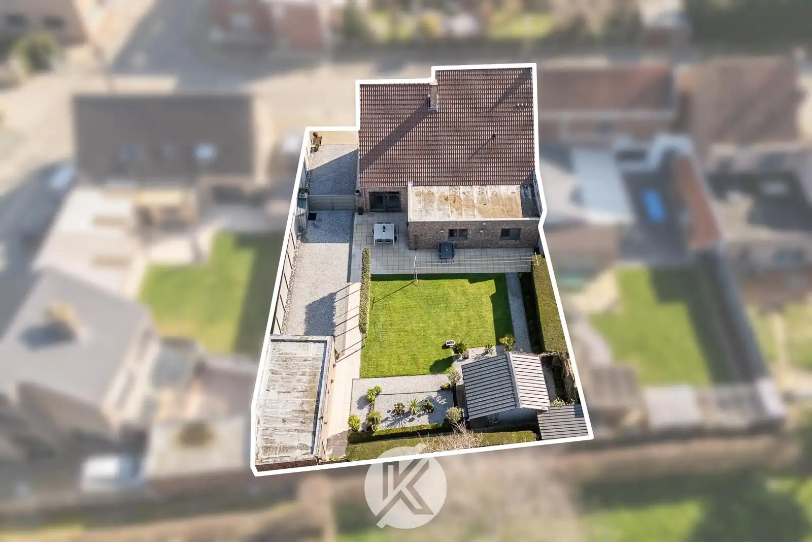 Ruime halfopen bebouwing op strategische locatie foto 5