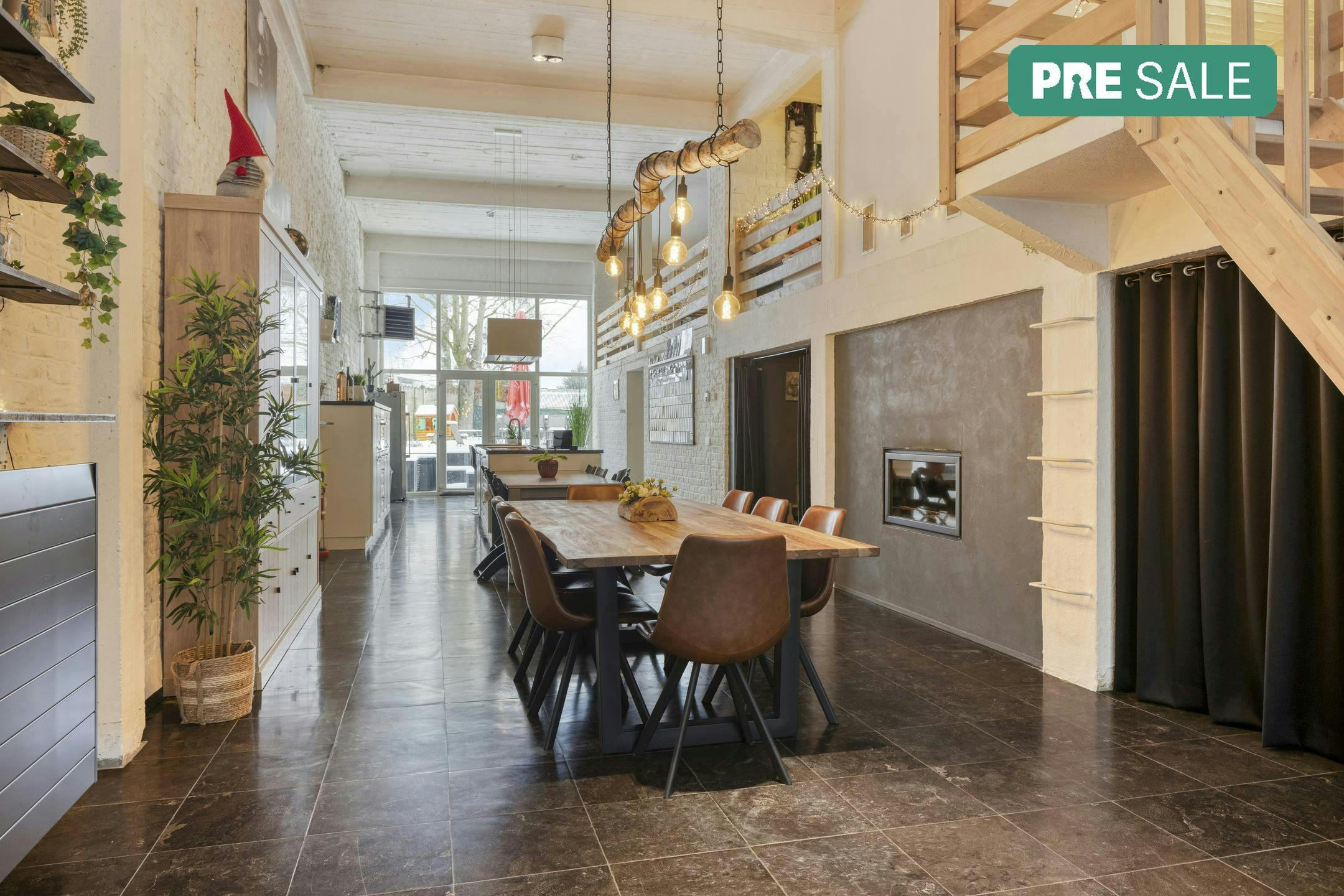 Unieke loft met 5 kamers te koop in centrum Desselgem foto {{pictureIndex}}