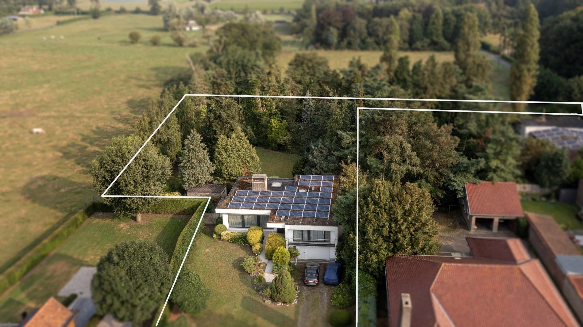 Hoofdfoto van de publicatie: Residentiële bungalow op prachtig perceel van 4125m² in de Brugse rand! 