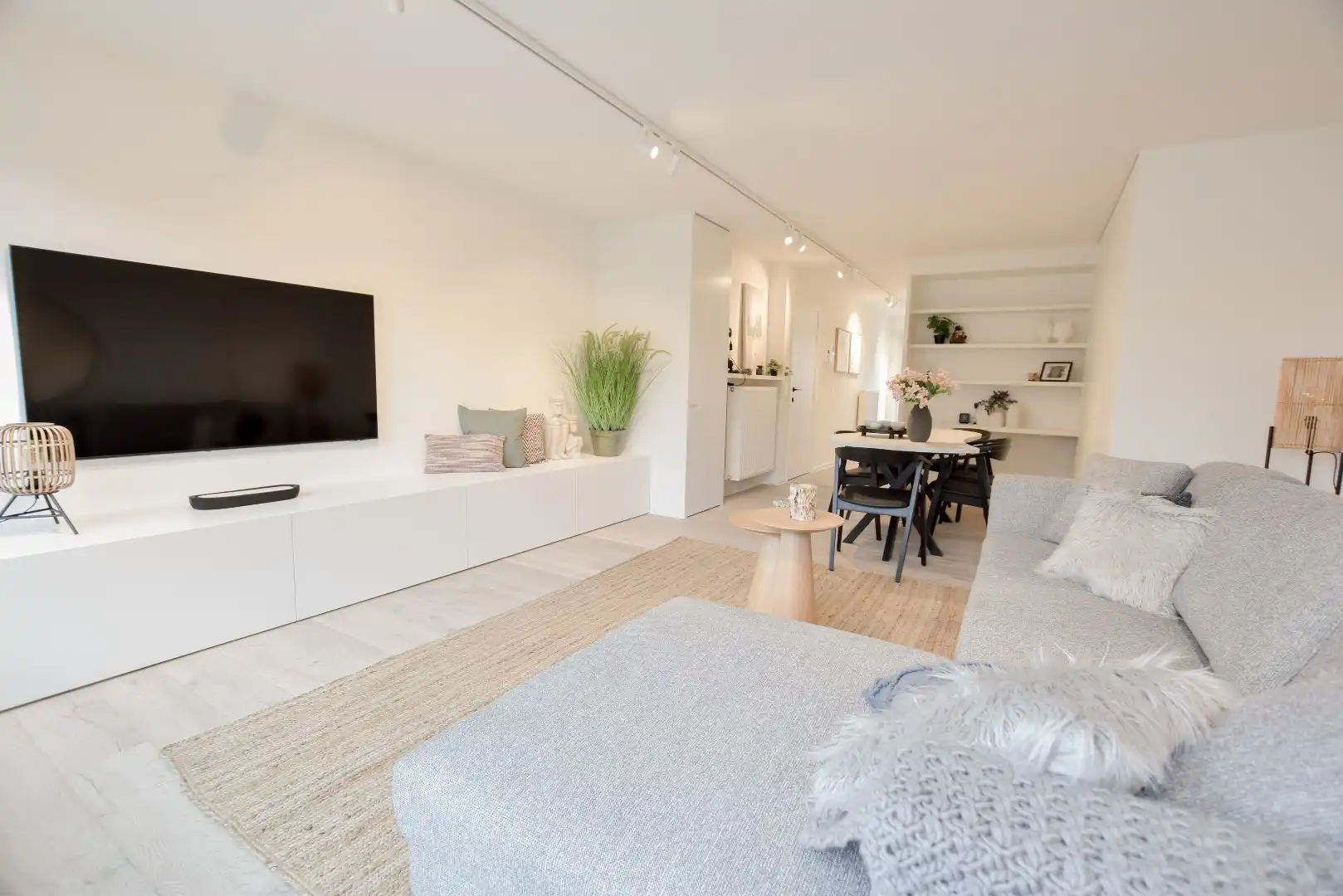 Prachtig gerenoveerd duplex appartement met 3 slaapkamers gelegen vlakbij het strand en het bruisende centrum foto 6