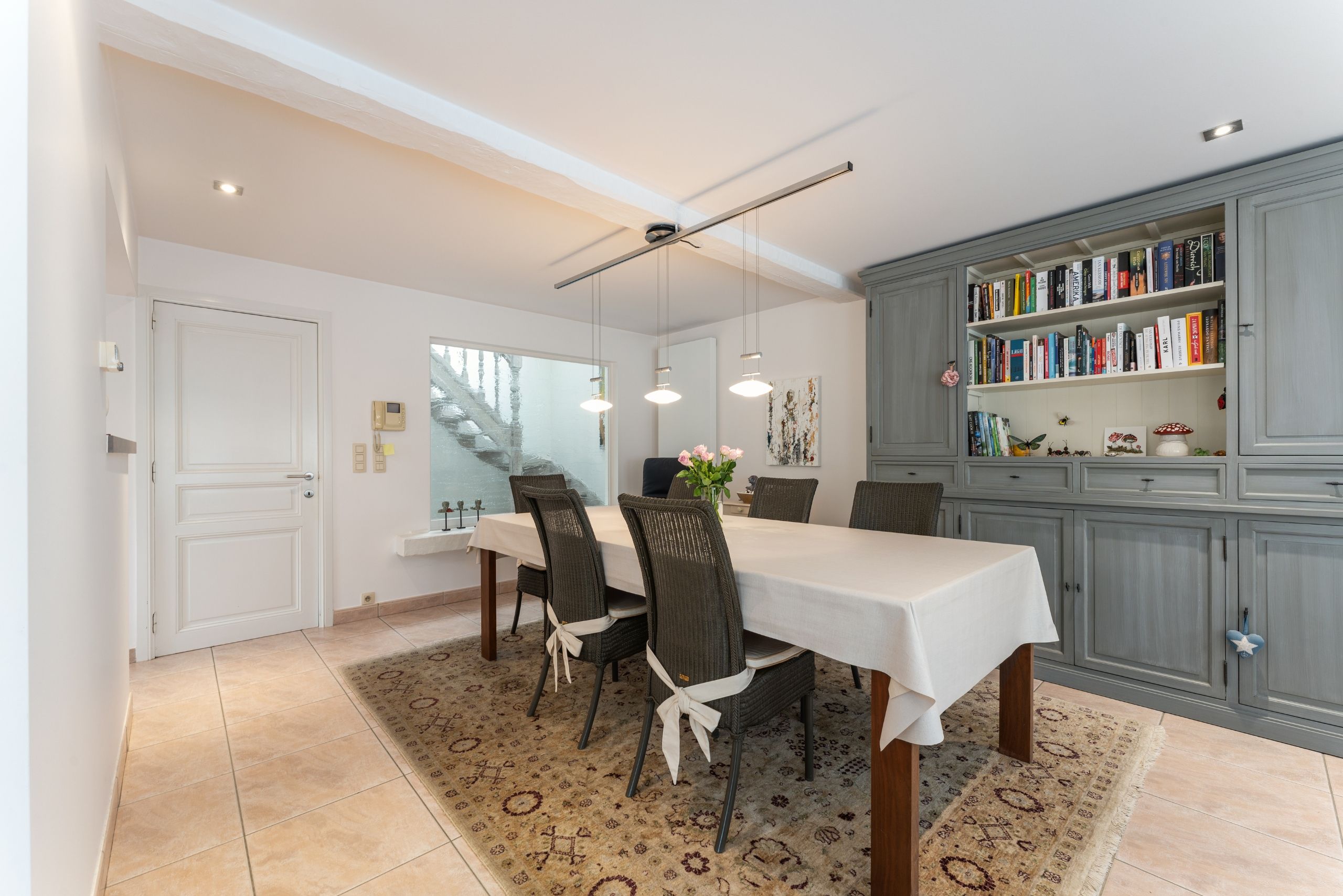 Verzorgde halfopen bebouwing op 430m2 foto {{pictureIndex}}