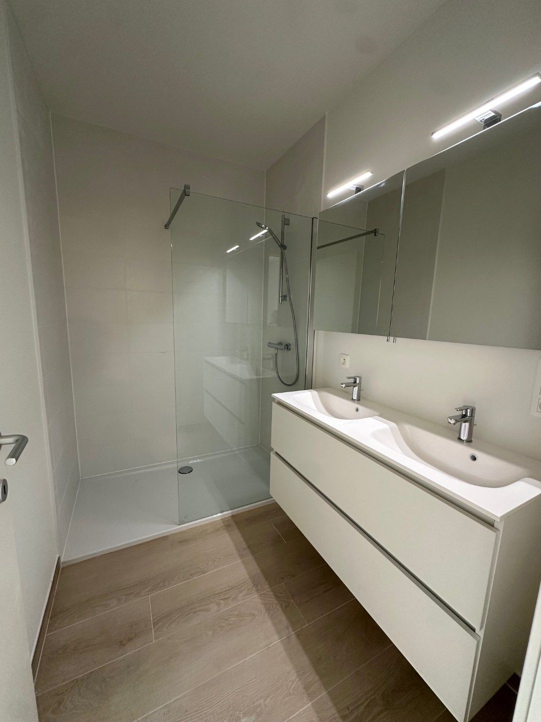 Prachtig nieuwbouwappartement met 2 slk, 2 terrassen en parking foto 12