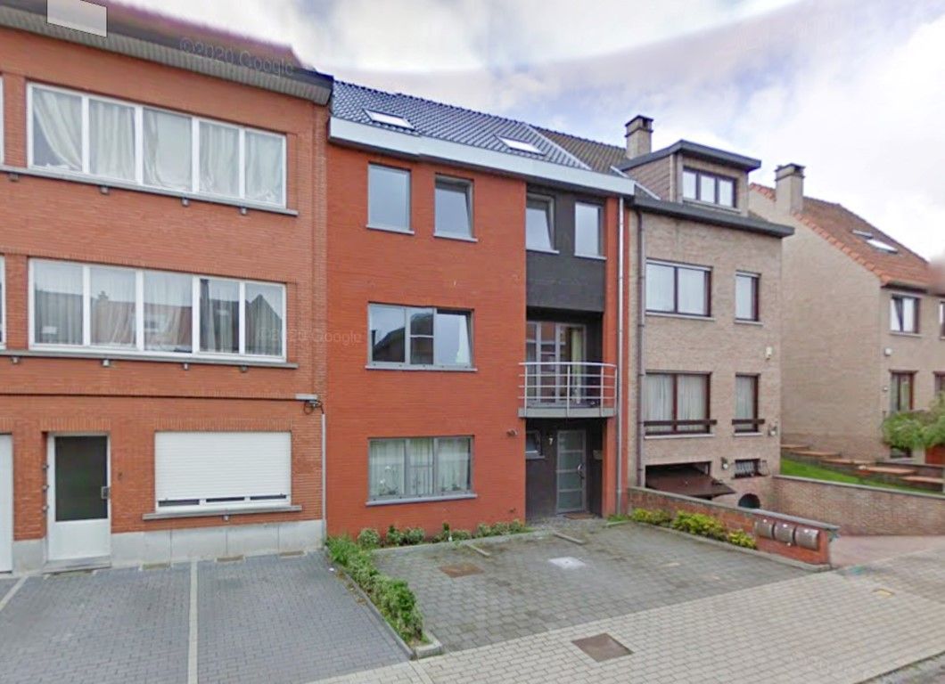 Ruim triplex appartement met parkeerplaats foto {{pictureIndex}}