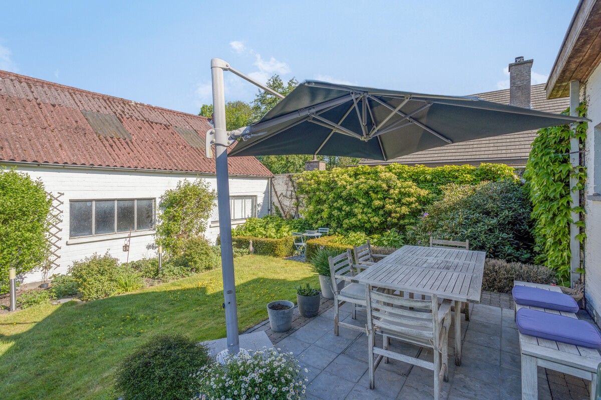 Hoogwaardig afgewerkte woning op een perceel van 3 199m2 foto 13