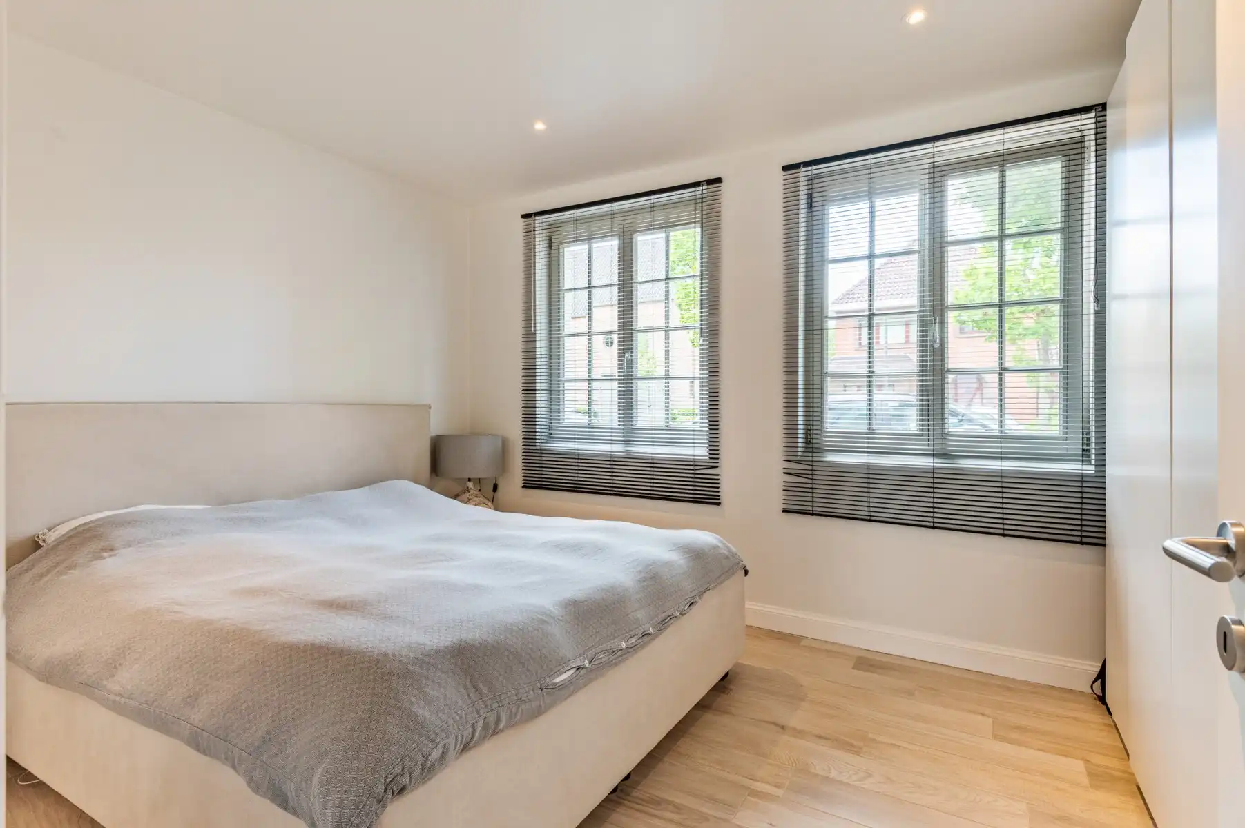 Goed gelegen gelijkvloers appartement met 1 slaapkamer, tuin en garage foto 13